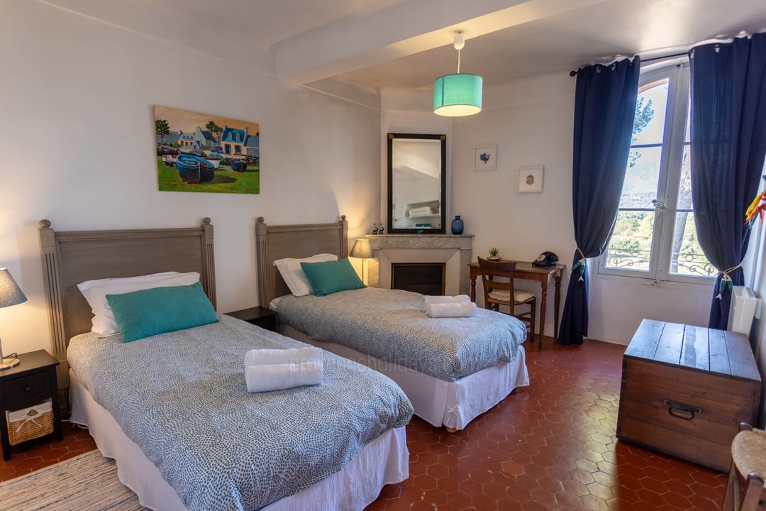 24 - Bastide Le Pradet: Villa: Bedroom