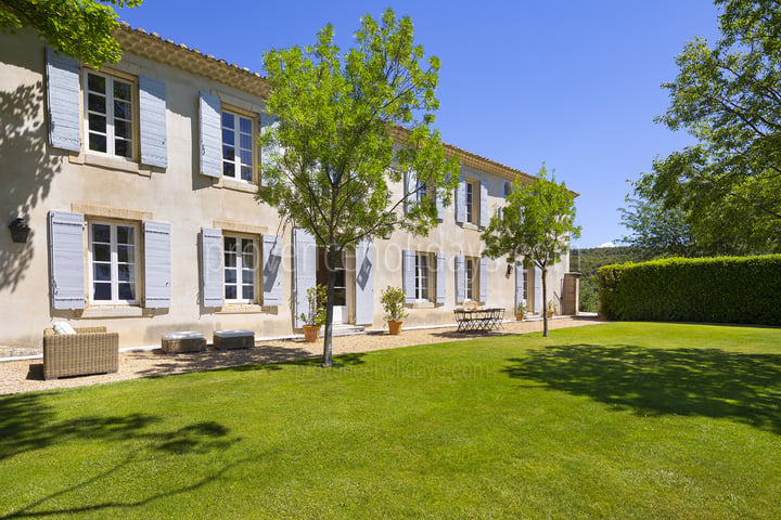 Provencal Bastide with a heated pool near L'Isle-sur-la-Sorgue