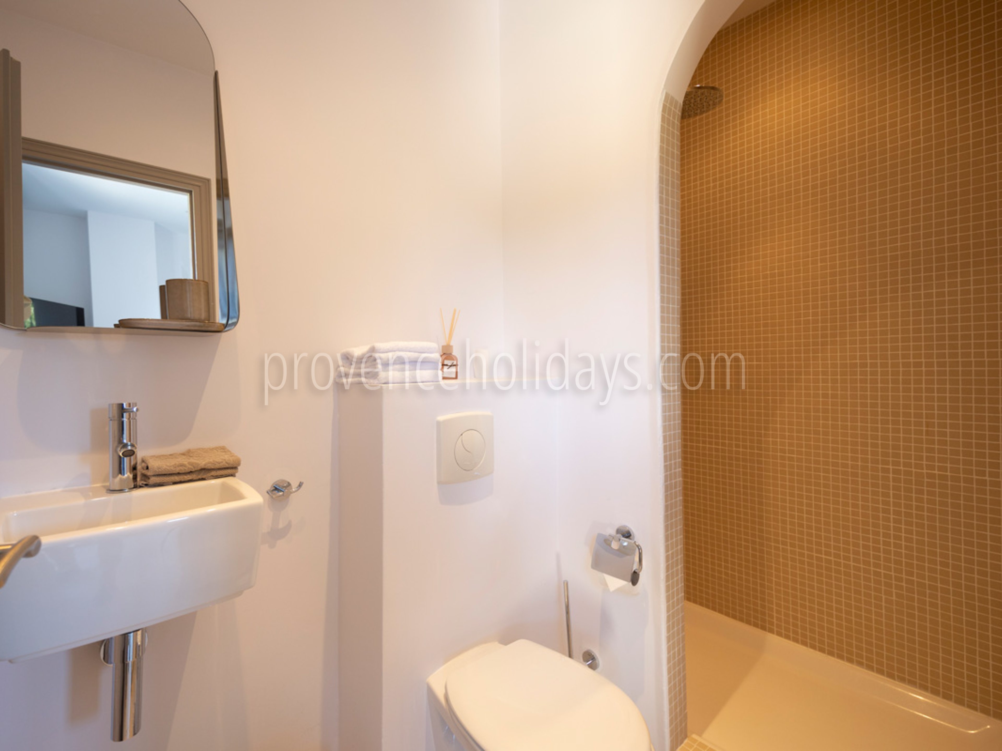 17 - Villa Belval: Villa: Bathroom