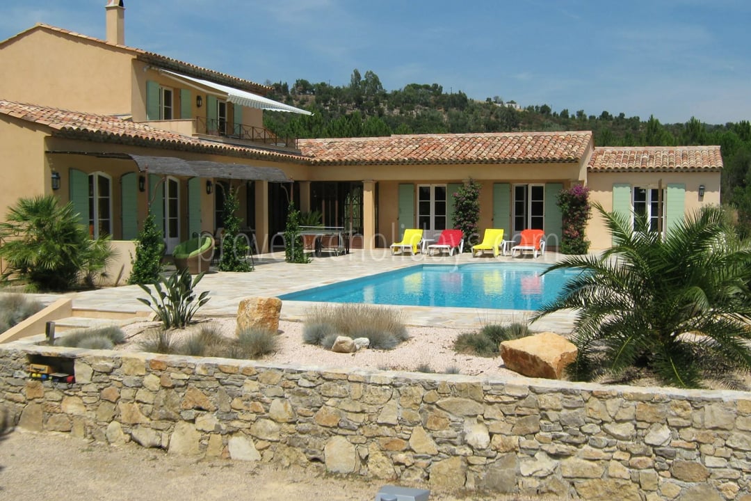 Villa just a few steps from the heart of the village of Plan-de-la-Tour.