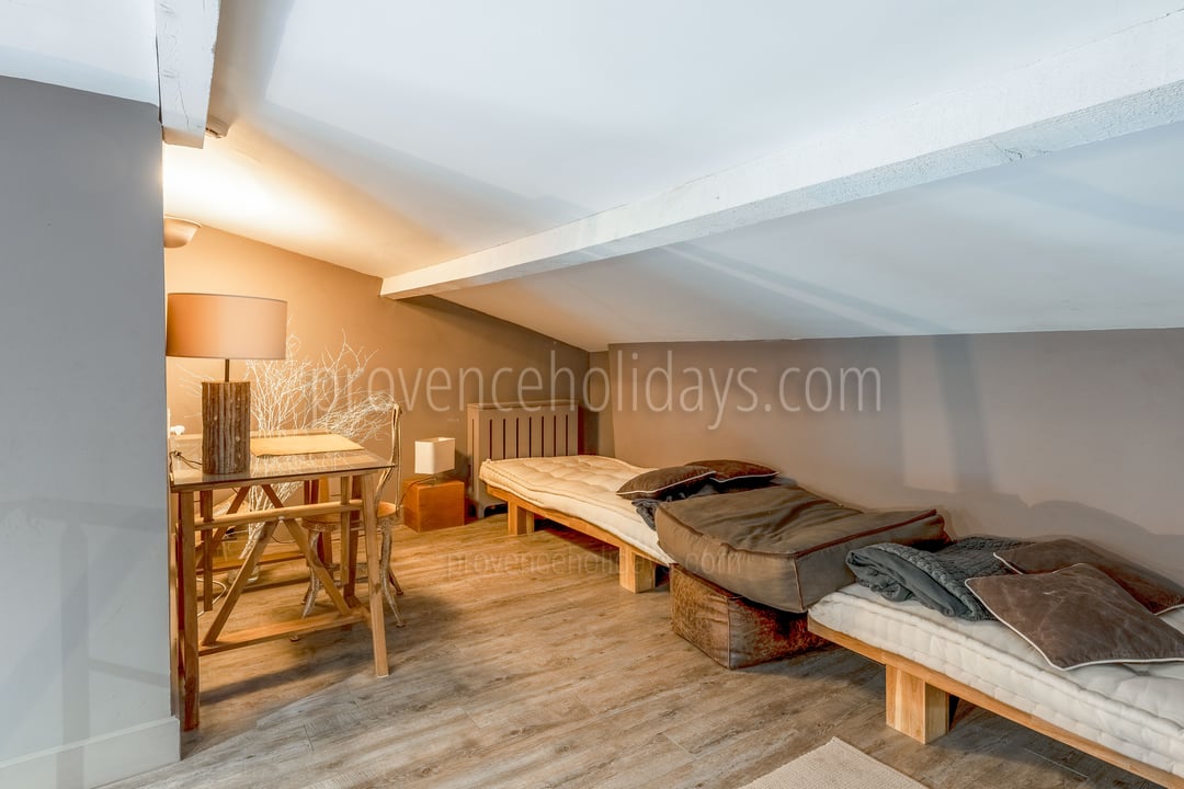 28 - Le Mas de Cabrières: Villa: Bedroom