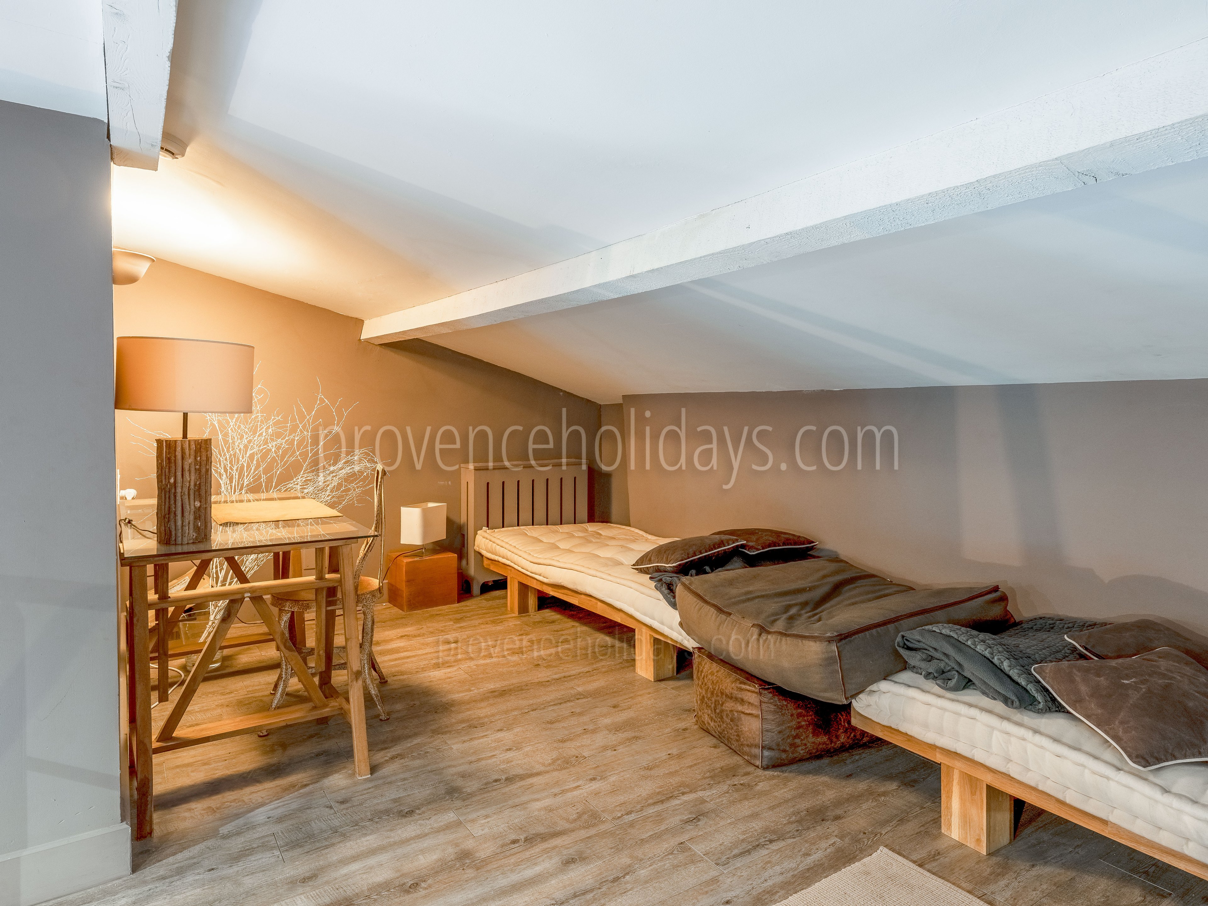 28 - Le Mas de Cabrières: Villa: Bedroom
