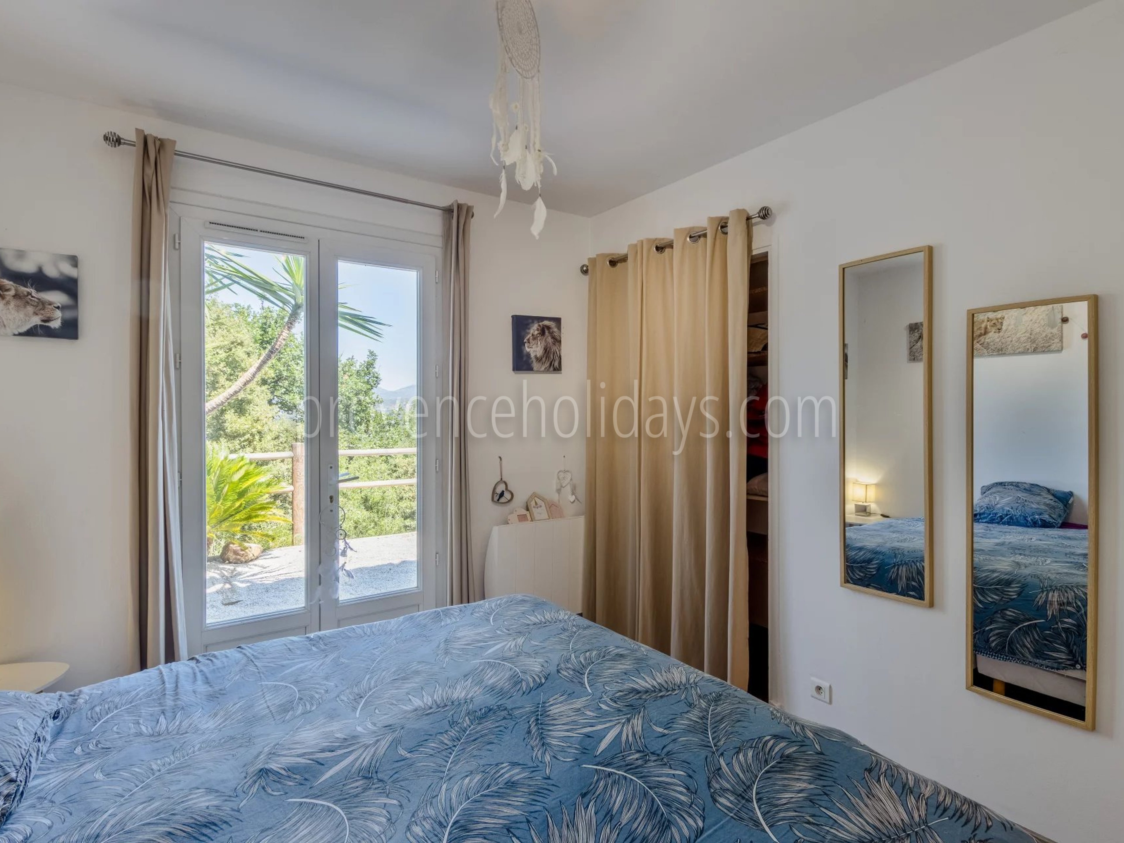 30 - Quiet house in Gassin: Villa: Bedroom