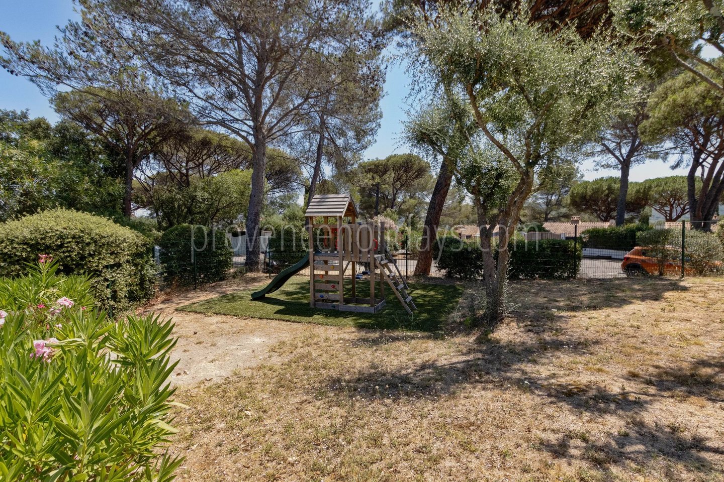 24 - Quiet house in Gassin: Villa: Exterior