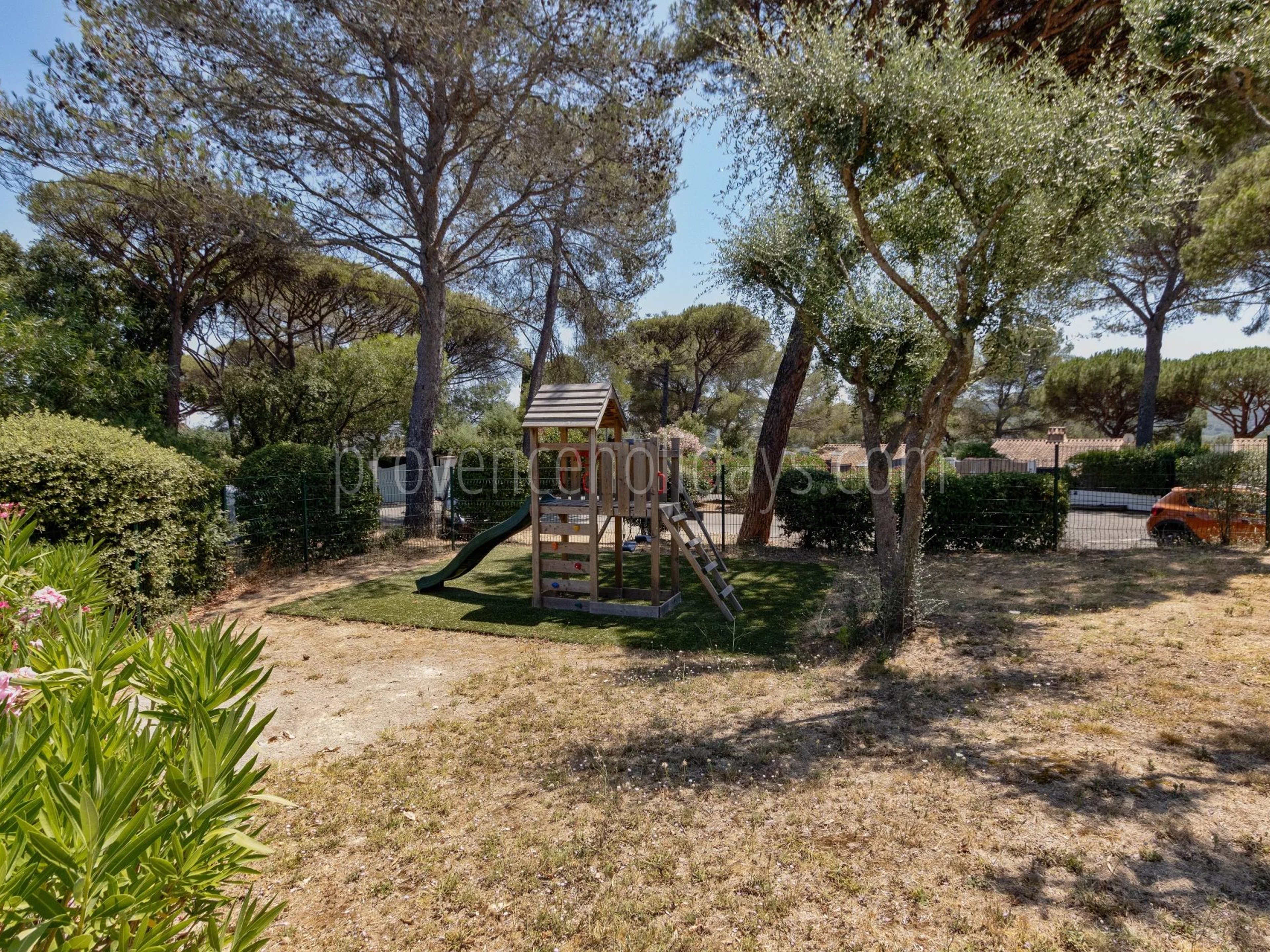 24 - Quiet house in Gassin: Villa: Exterior