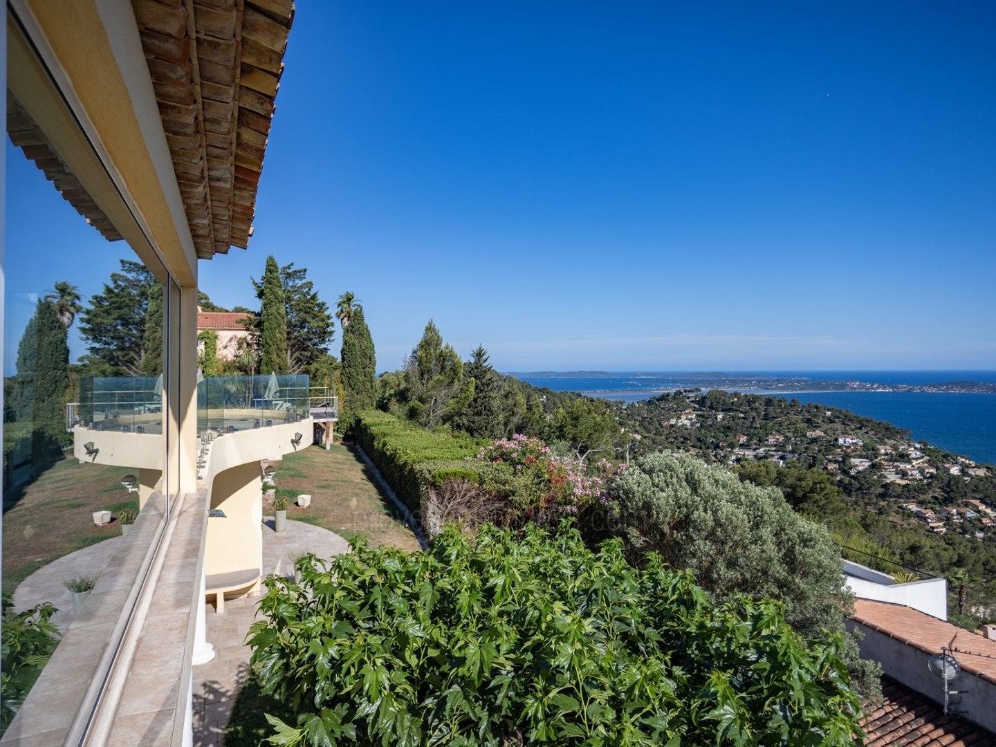 12 - La Villa du Var: Villa: Exterior