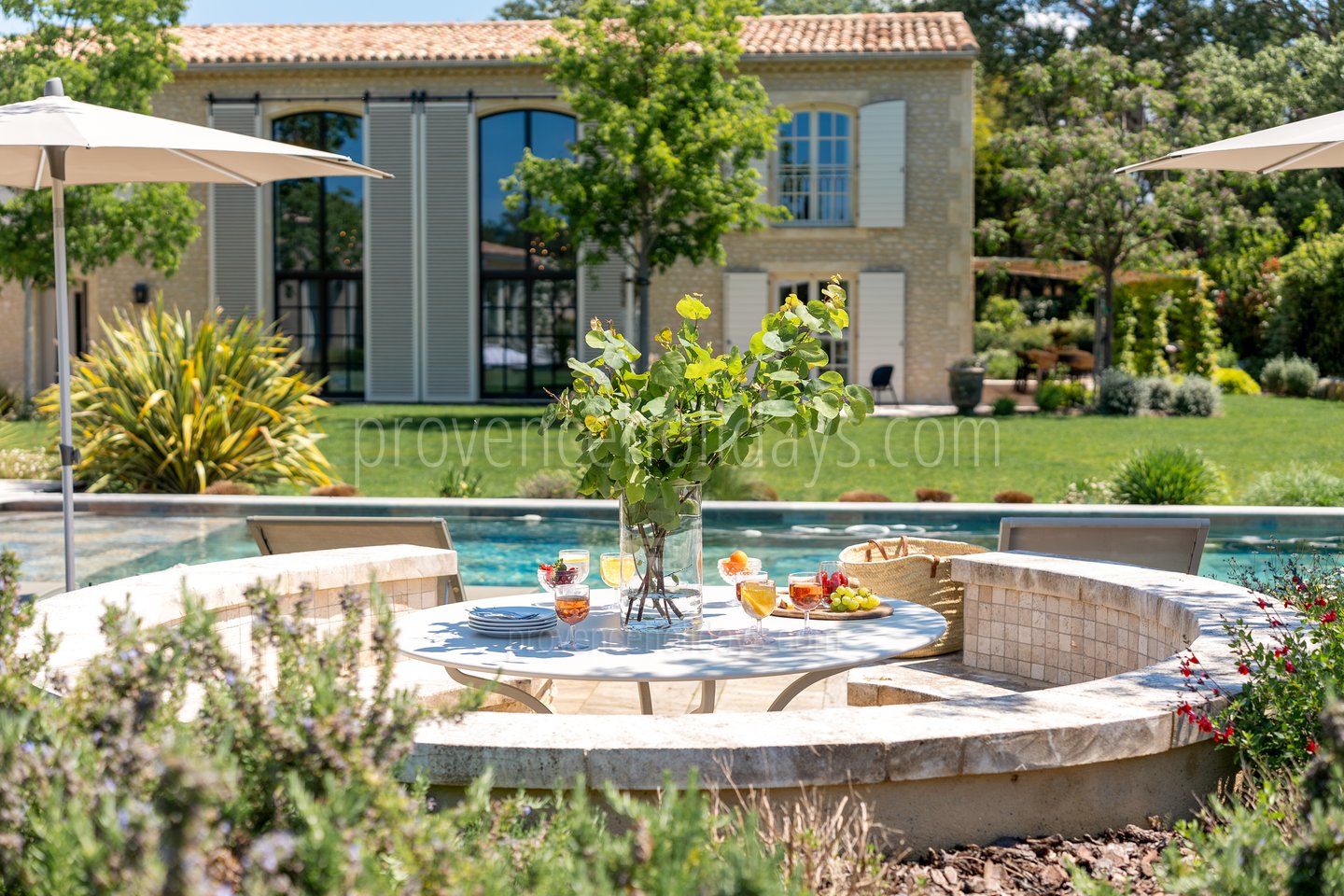 2 - Mas Élégance: Villa: Exterior