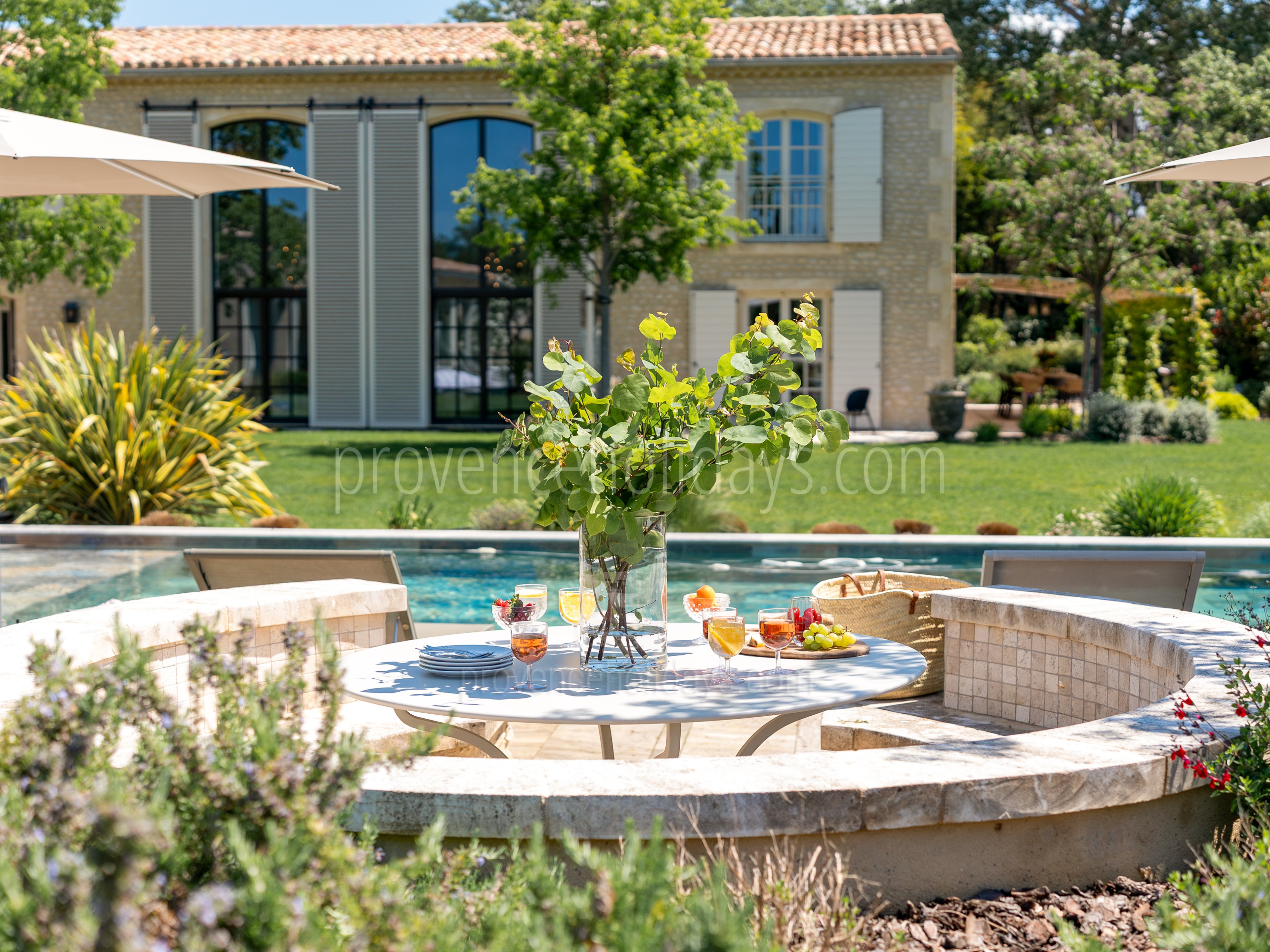 2 - Mas Élégance: Villa: Exterior