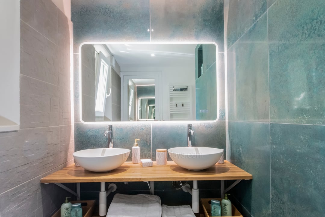 7 - Villa Kimbry: Villa: Bathroom