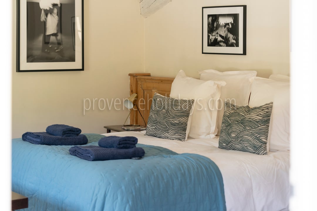 76 - La Bastide Neuve: Villa: Bedroom