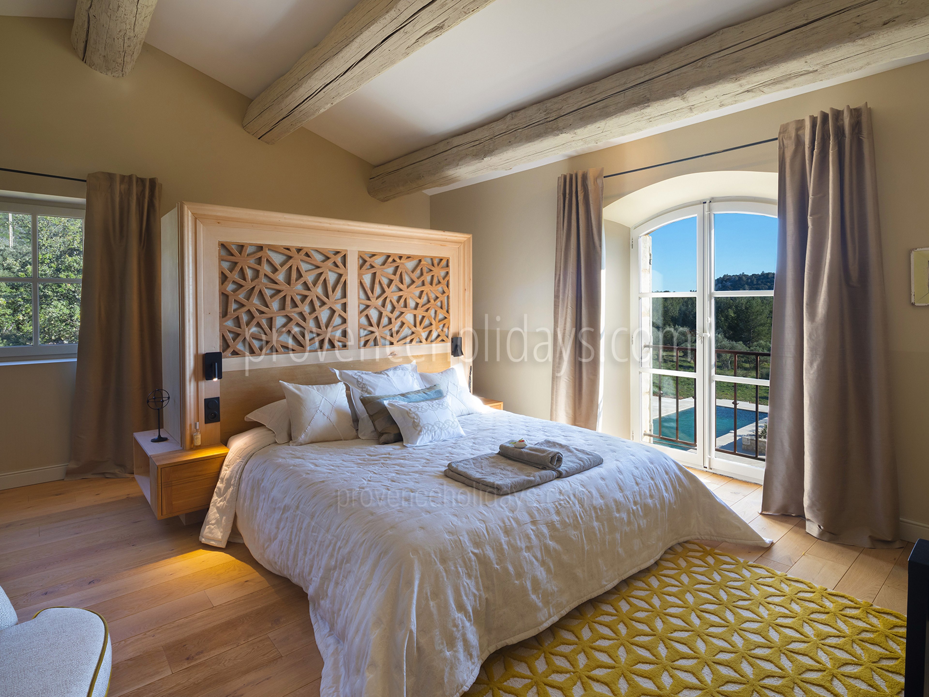 41 - Mas des Baux: Villa: Bedroom