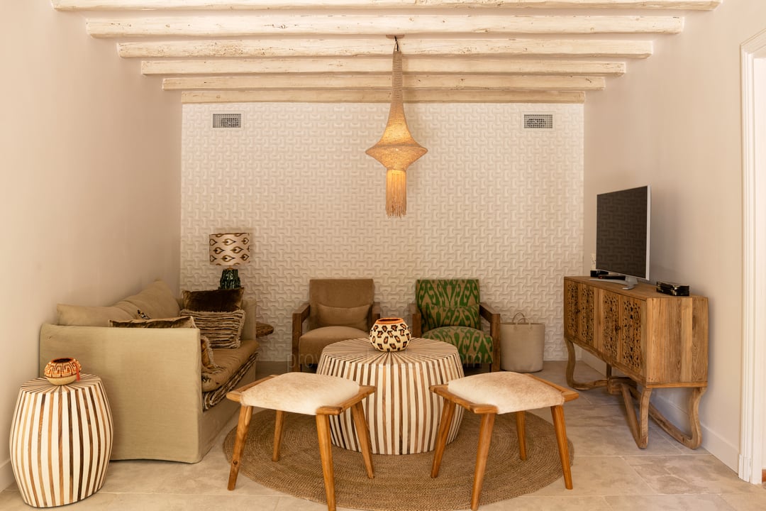 Village house with a heated swimming pool in Fontvieille - Exterior