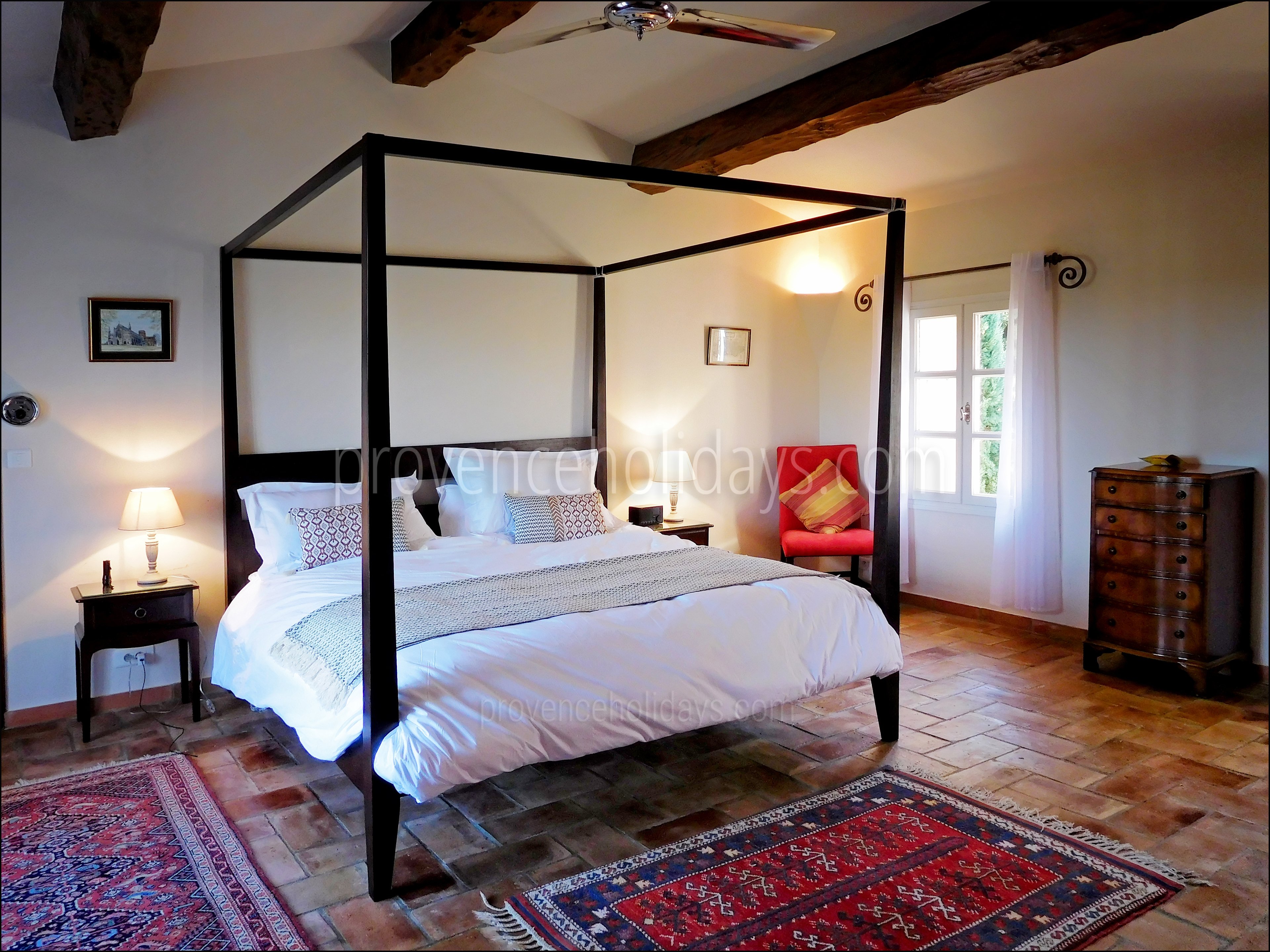 4 - Mas Lorgues: Villa: Bedroom - Mas Lorgues: Chambre des maîtres (3)