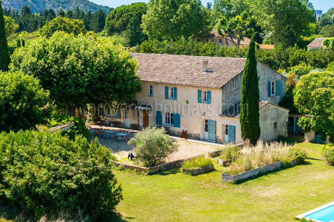 20 - Characterful mas in Cavaillon: Villa: Exterior