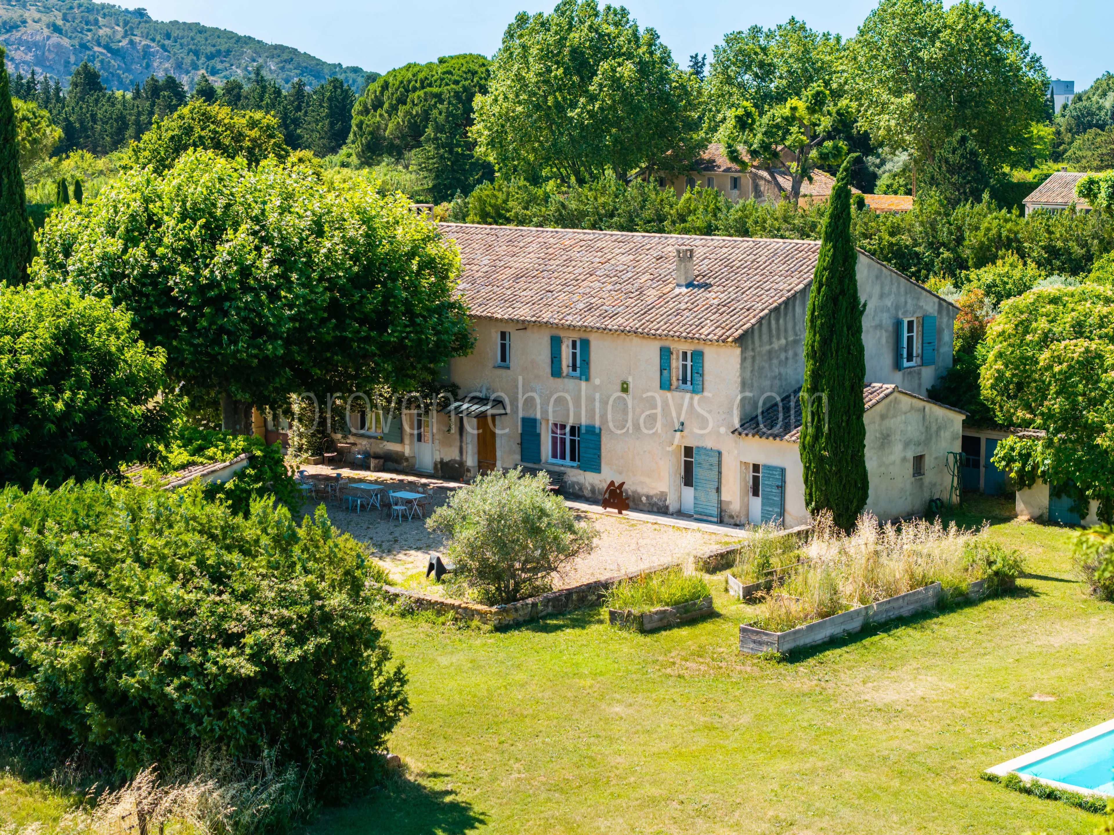 20 - Characterful mas in Cavaillon: Villa: Exterior