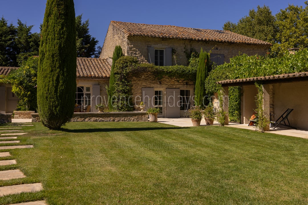 8 - Le Mas des Magnans: Villa: Exterior