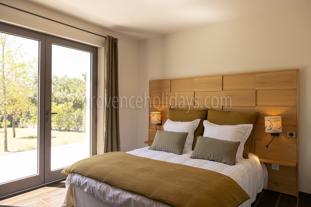 8 - Mas Estelle: Villa: Bedroom