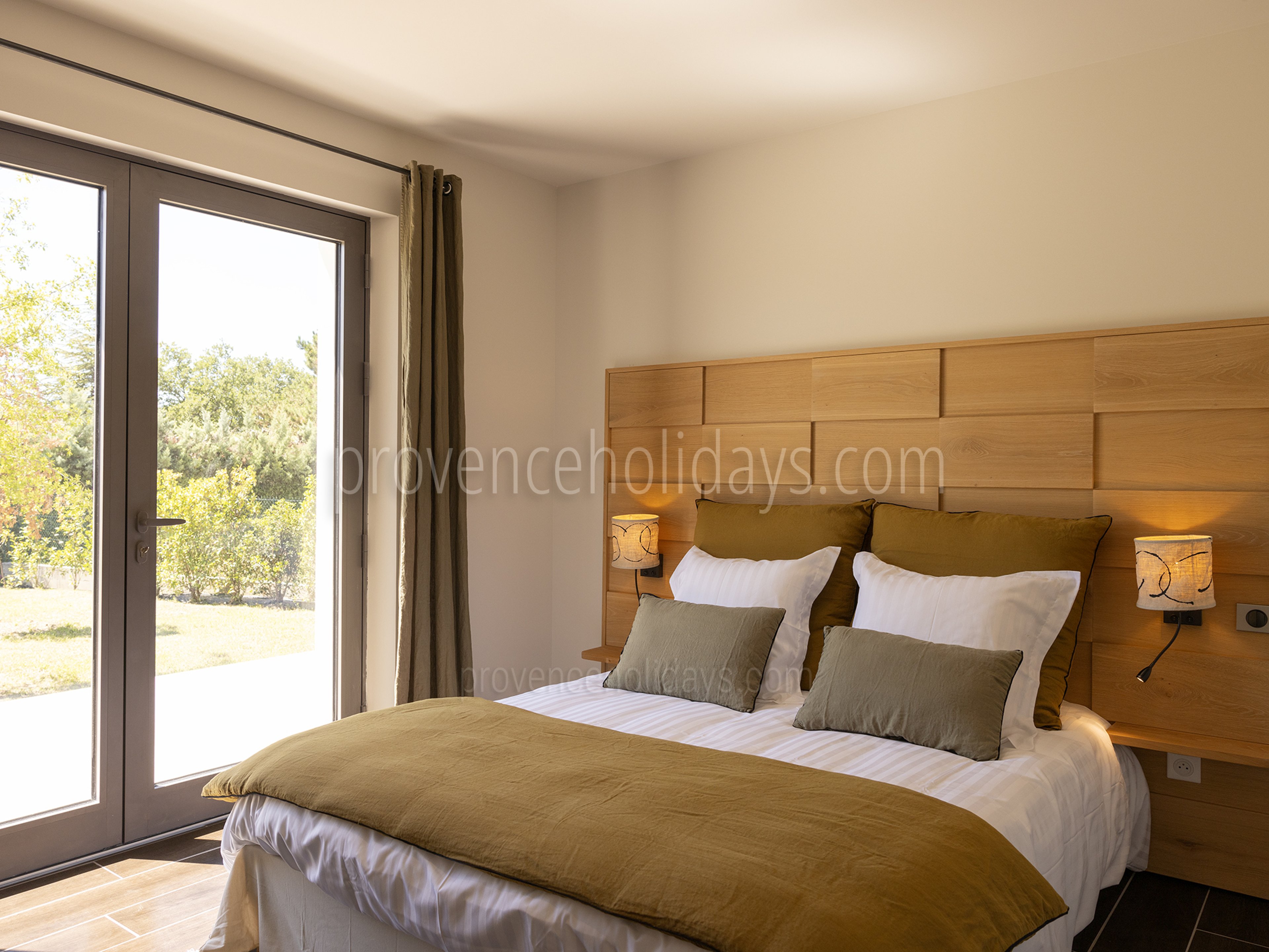 8 - Mas Estelle: Villa: Bedroom