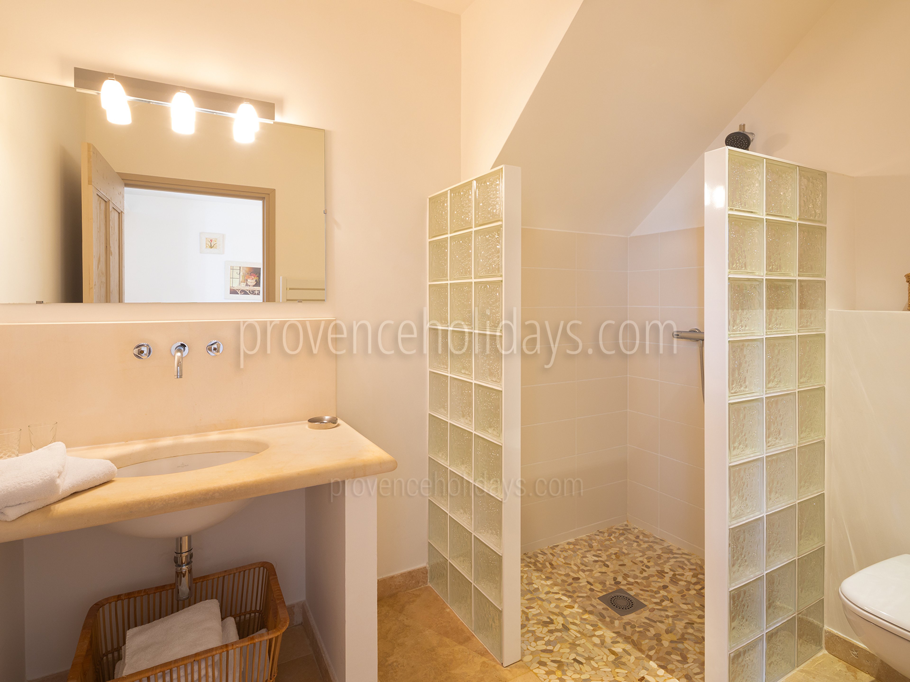 18 - Maison Eyguières: Villa: Bathroom