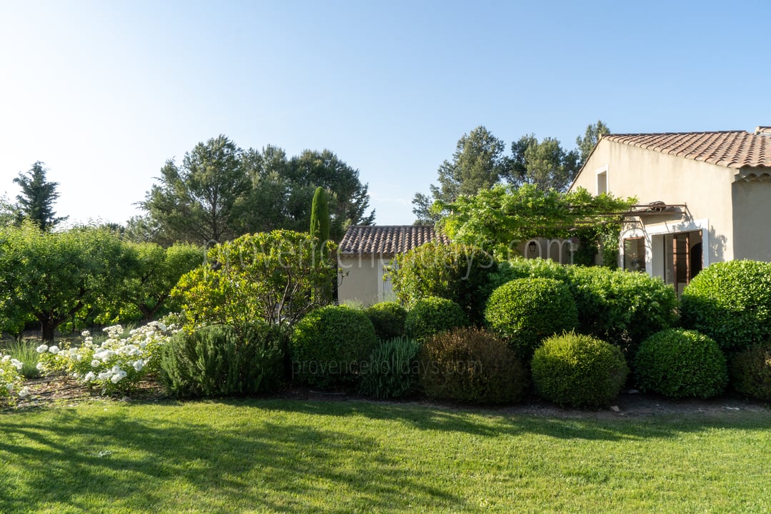 42 - Mas des Aupiho: Villa: Exterior
