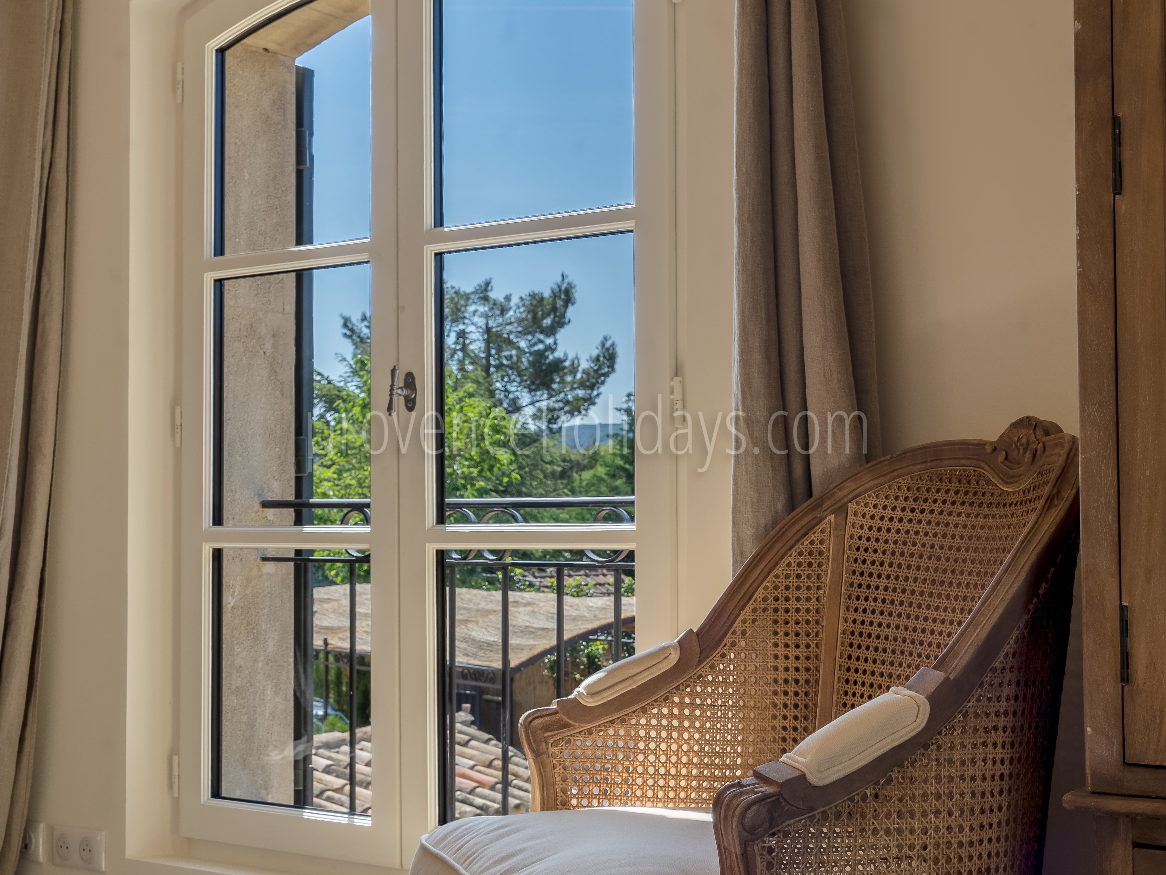 18 - Mas des Amandes: Villa: Interior