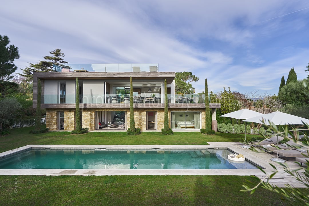 Moderne Villa mit Pool und Dachterrasse in Cap d'Antibes