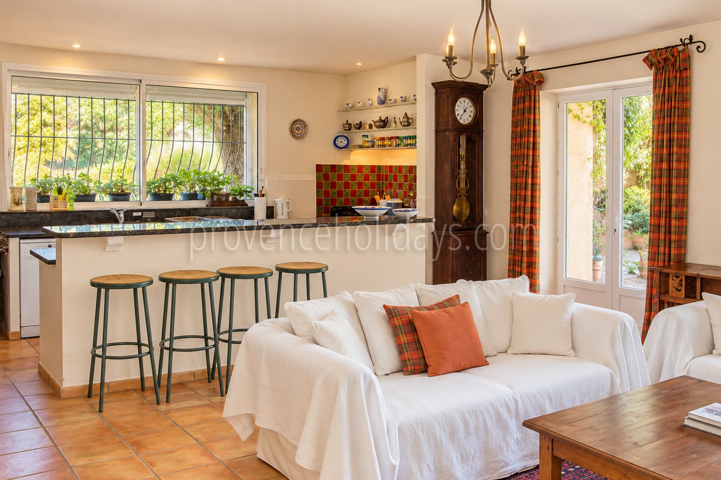 7 - Farmhouse with outbuildings in Lambesc: Villa: Interior