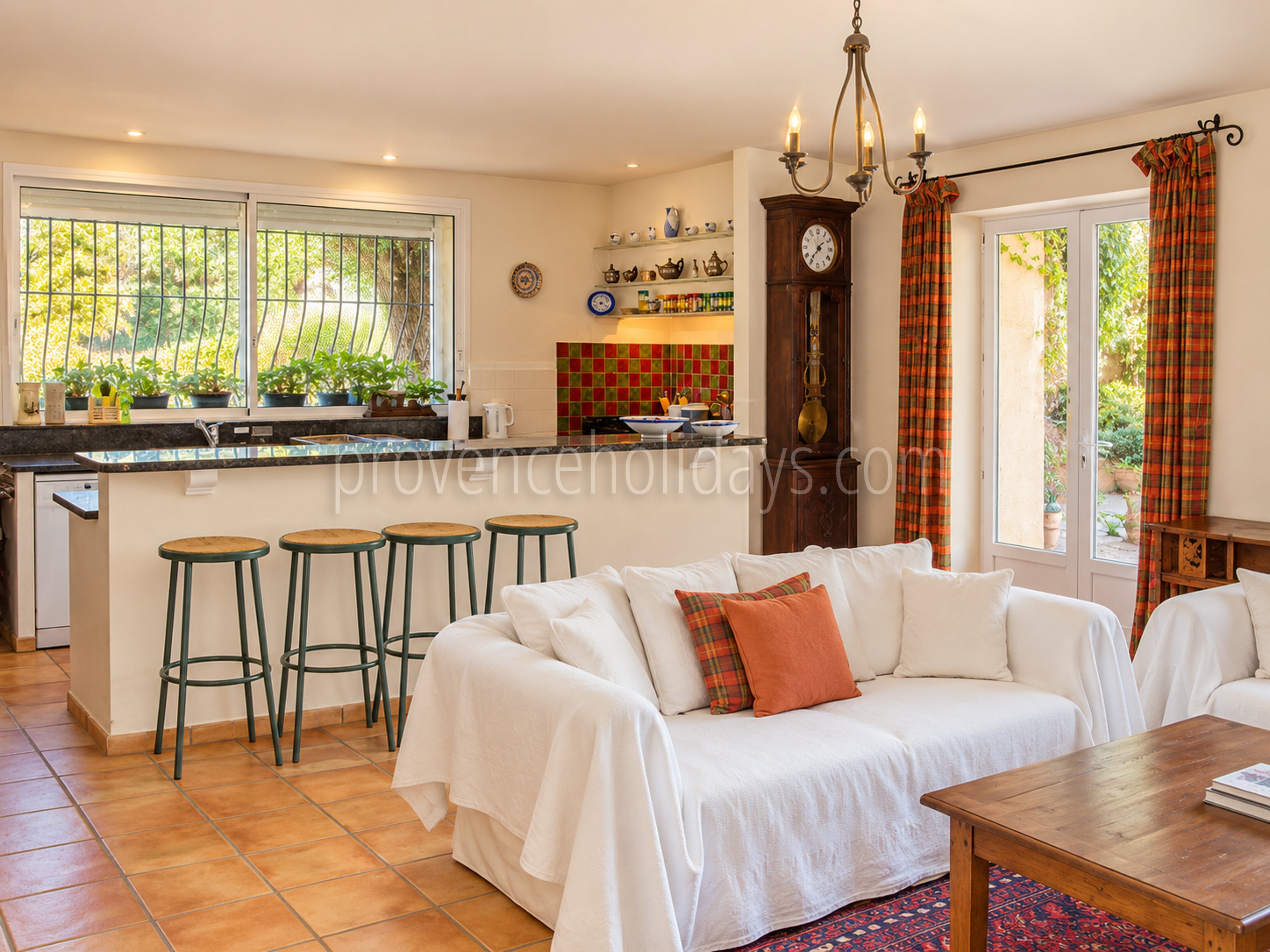7 - Farmhouse with outbuildings in Lambesc: Villa: Interior