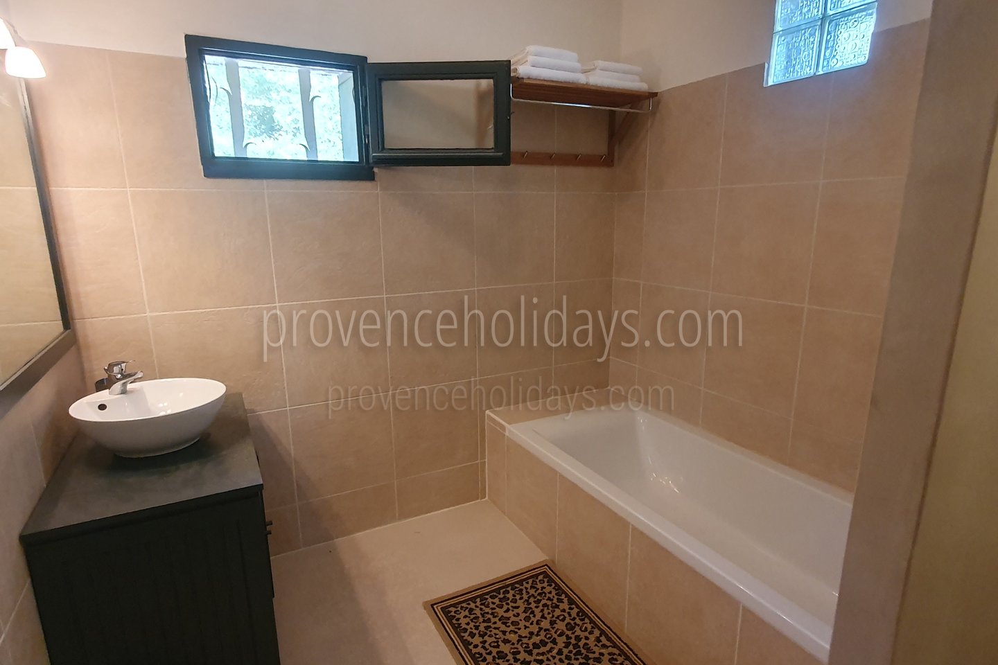 14 - Villa Fabre: Villa: Bathroom