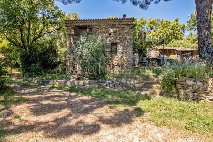 35 - Hameau à La Garde-Freinet: Villa: Exterior