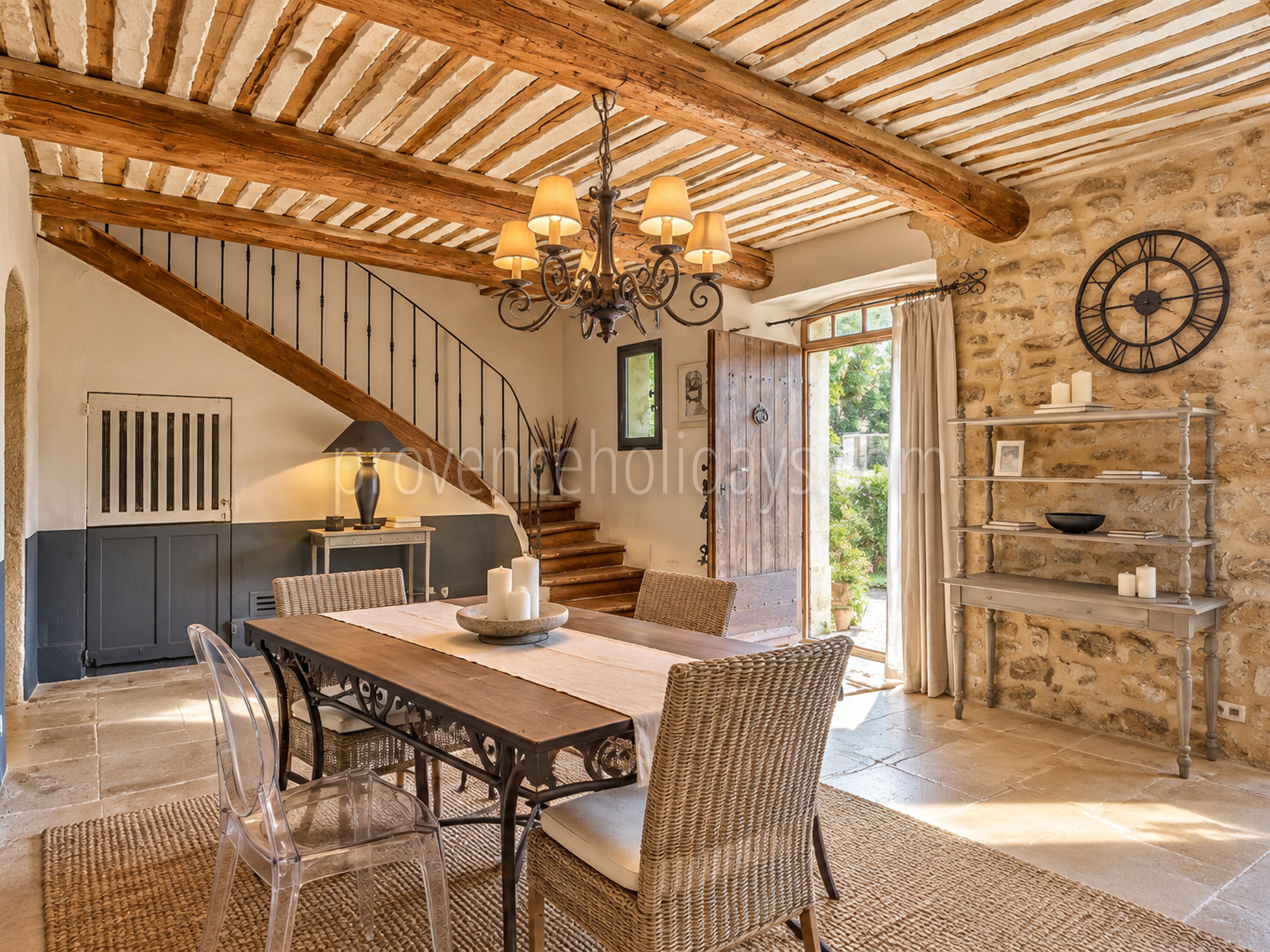 16 - Mas de Beaumes: Villa: Interior