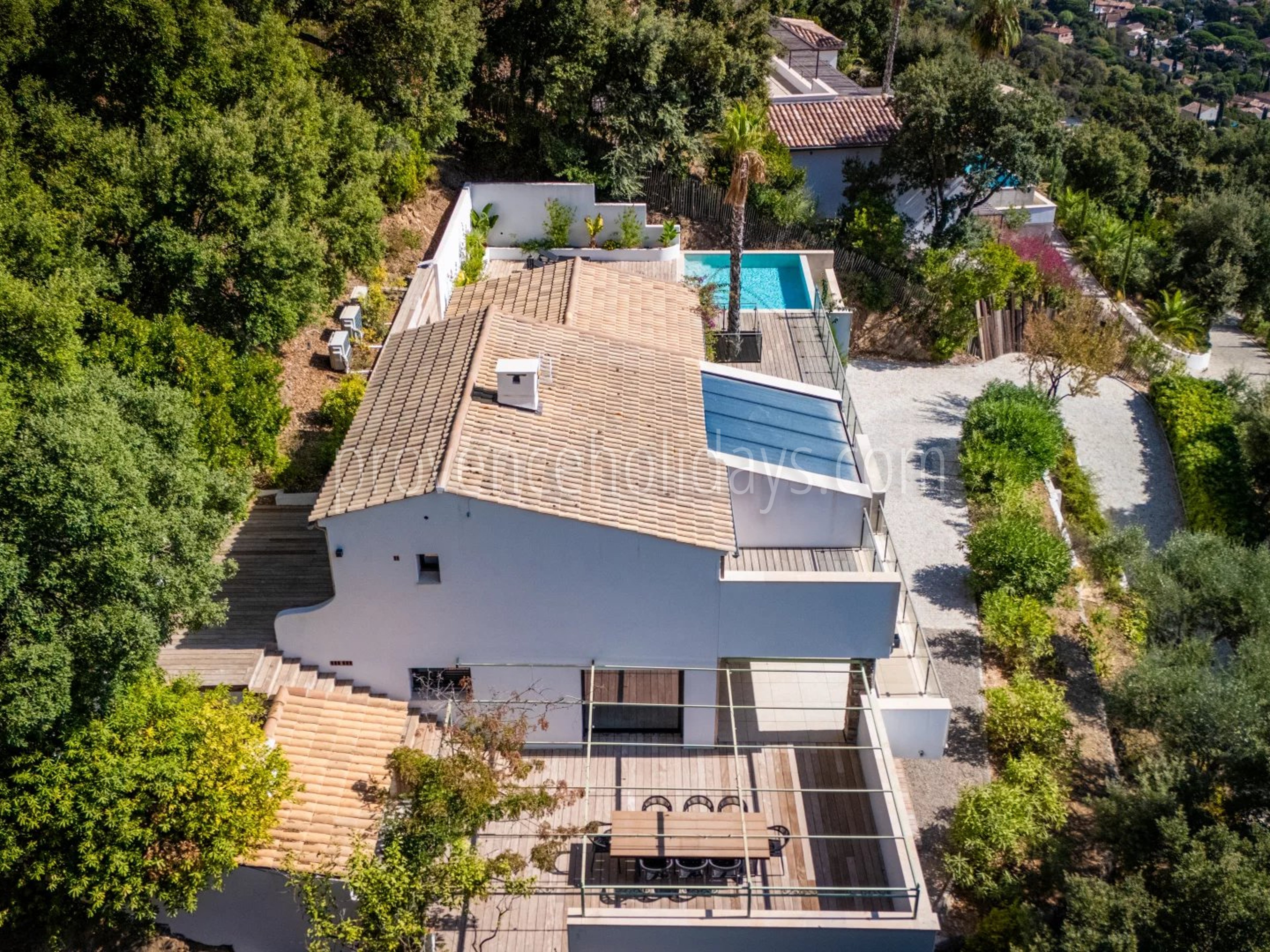 22 - Hedendaagse villa in Cavalaire-sur-Mer: Villa: Exterior