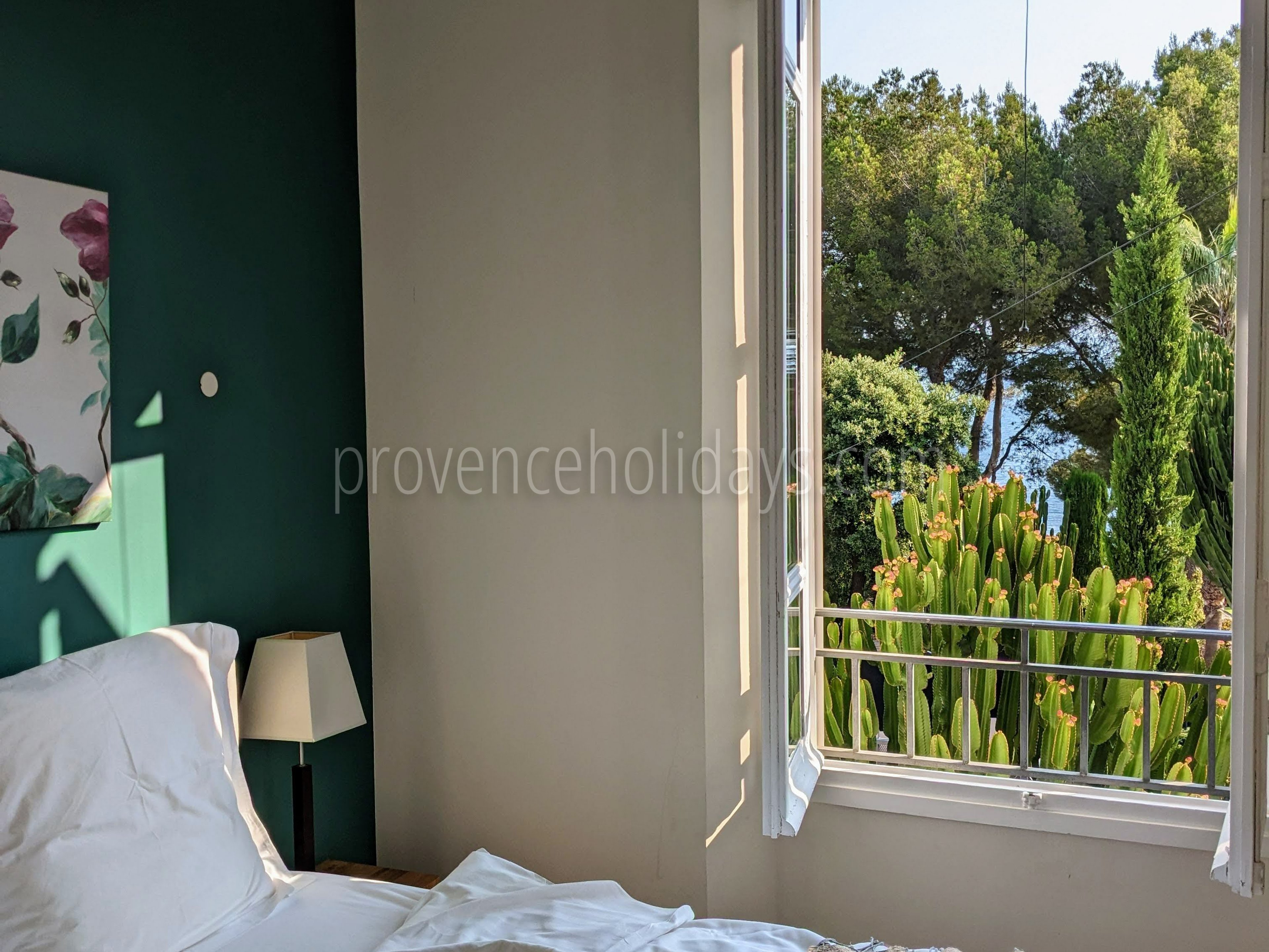 56 - Villa Cap d\'Antibes: Villa: Bedroom