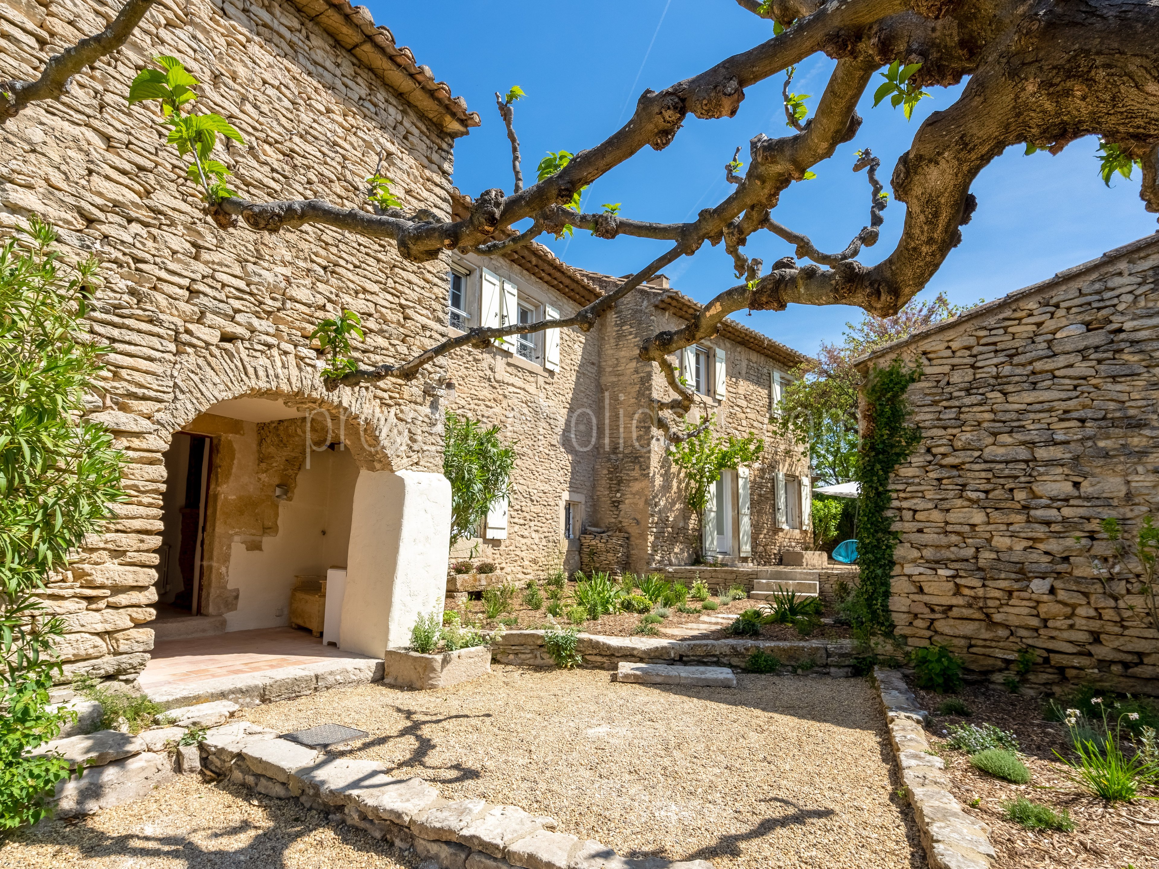 32 - Mas des Aires: Villa: Exterior