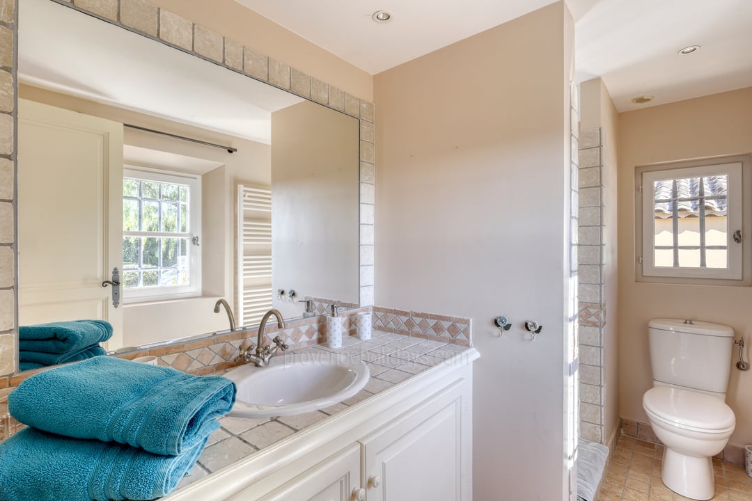 19 - Manoir de Seraphine: Villa: Bathroom