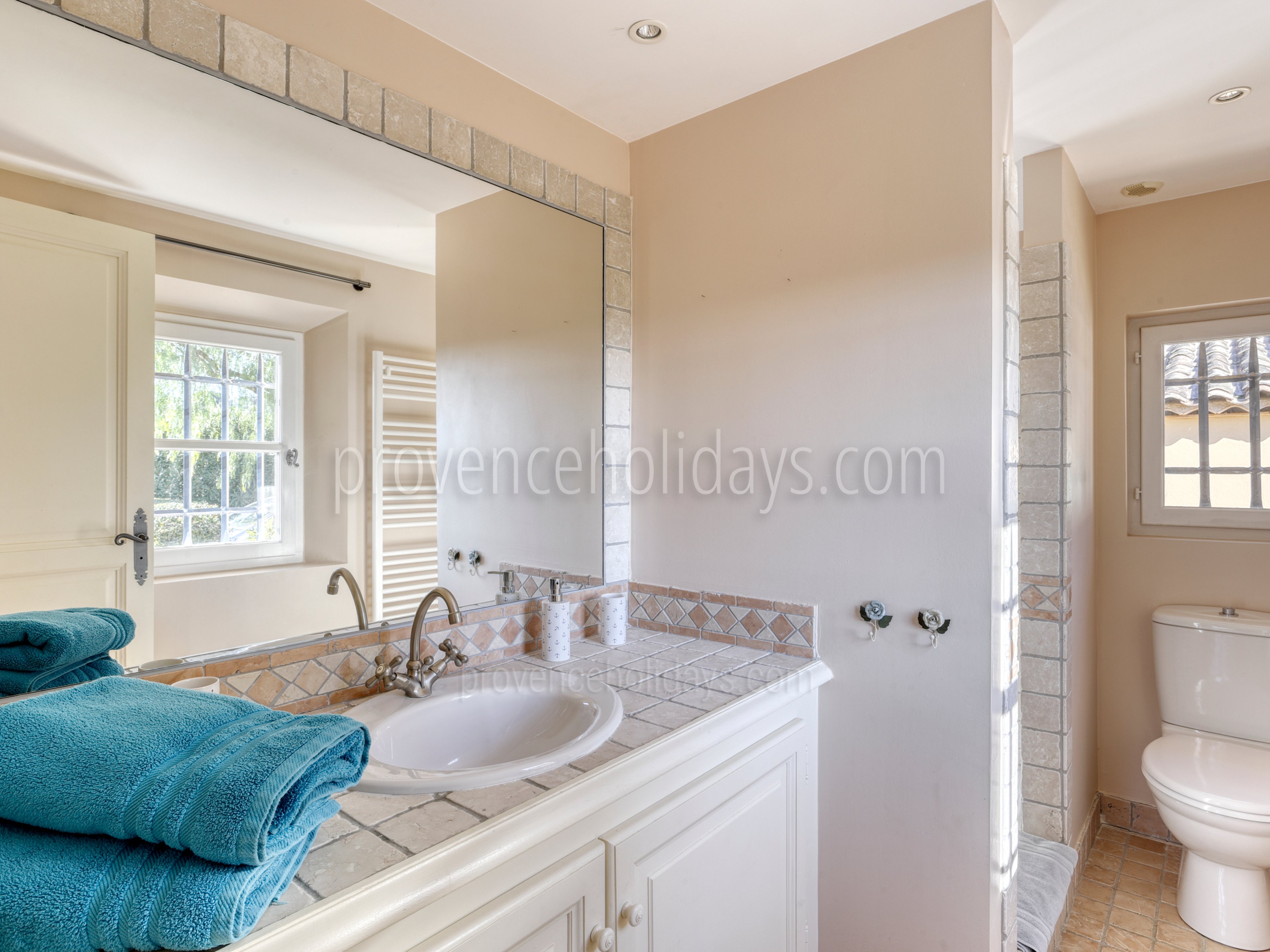 18 - Manoir de Seraphine: Villa: Bathroom