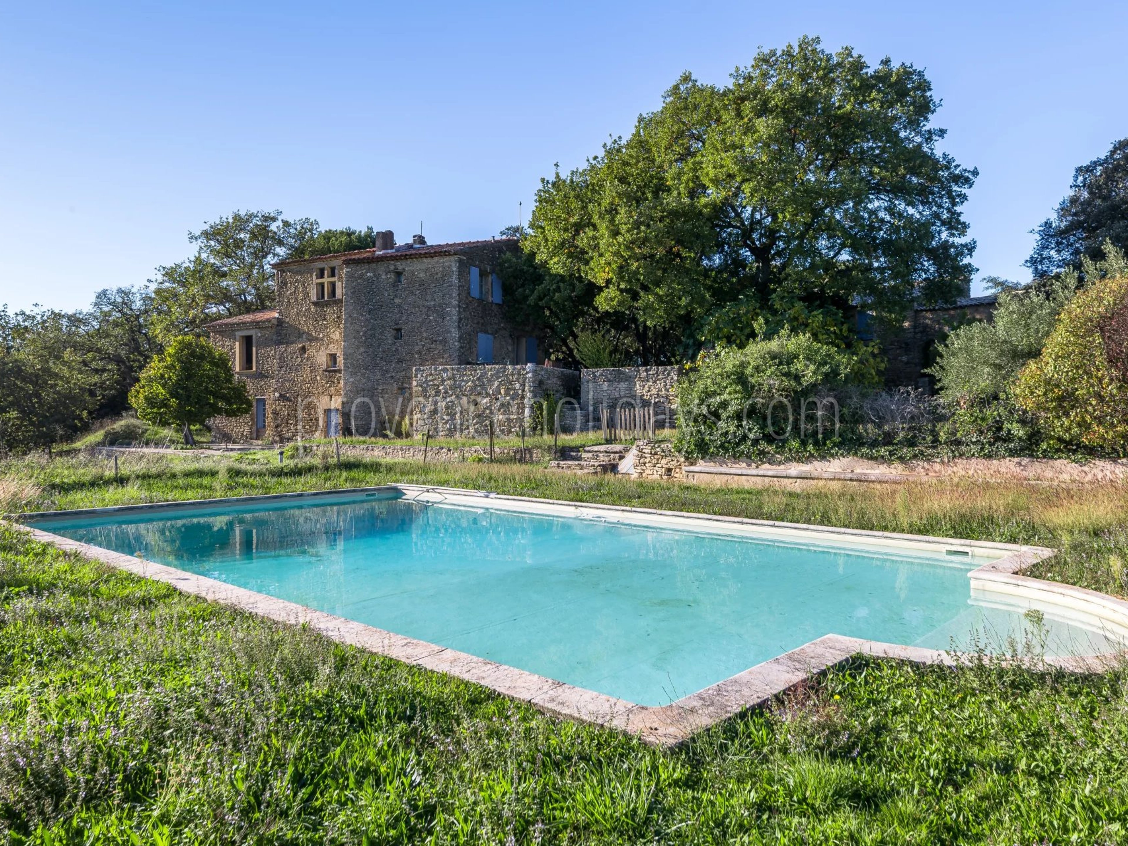 1 - Stone property in Cucuron: Villa: Pool