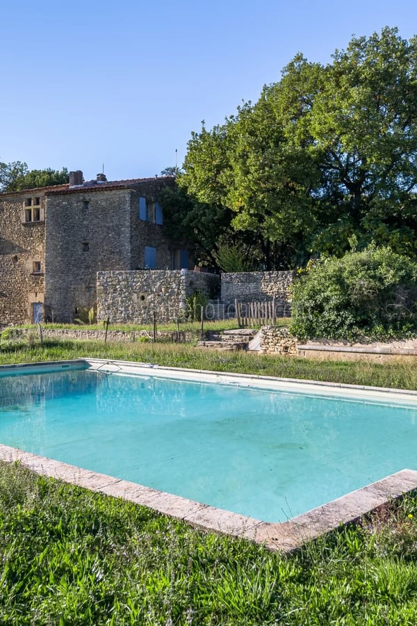 1 - Stone property in Cucuron: Villa: Pool