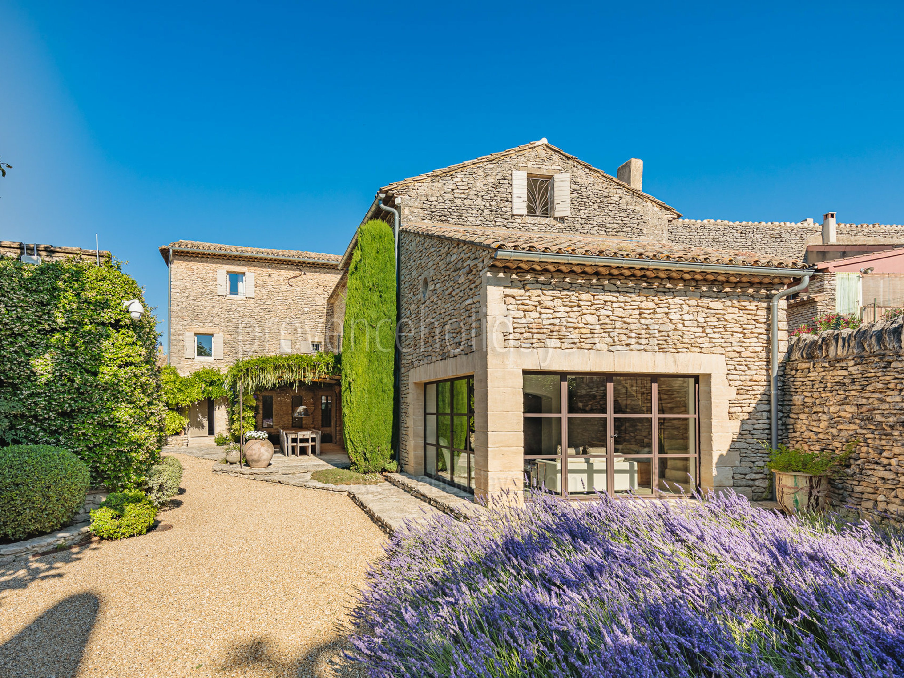 37 - Mas Cabrières-d\'Avignon: Villa: Exterior