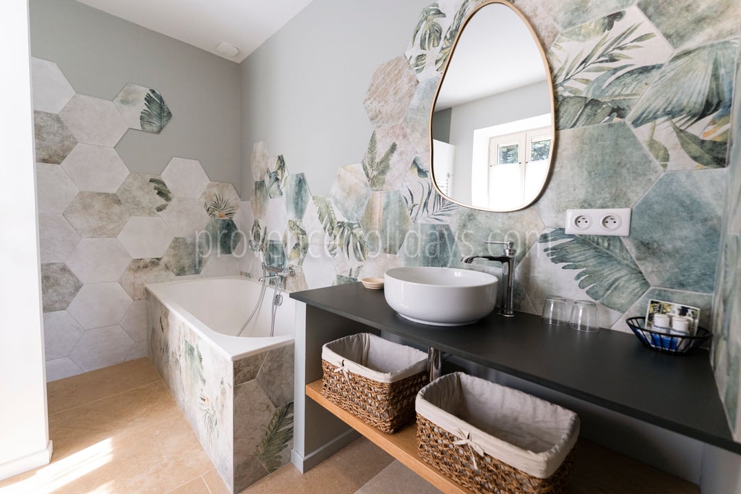 30 - L’Orée des Lavandes: Villa: Bathroom