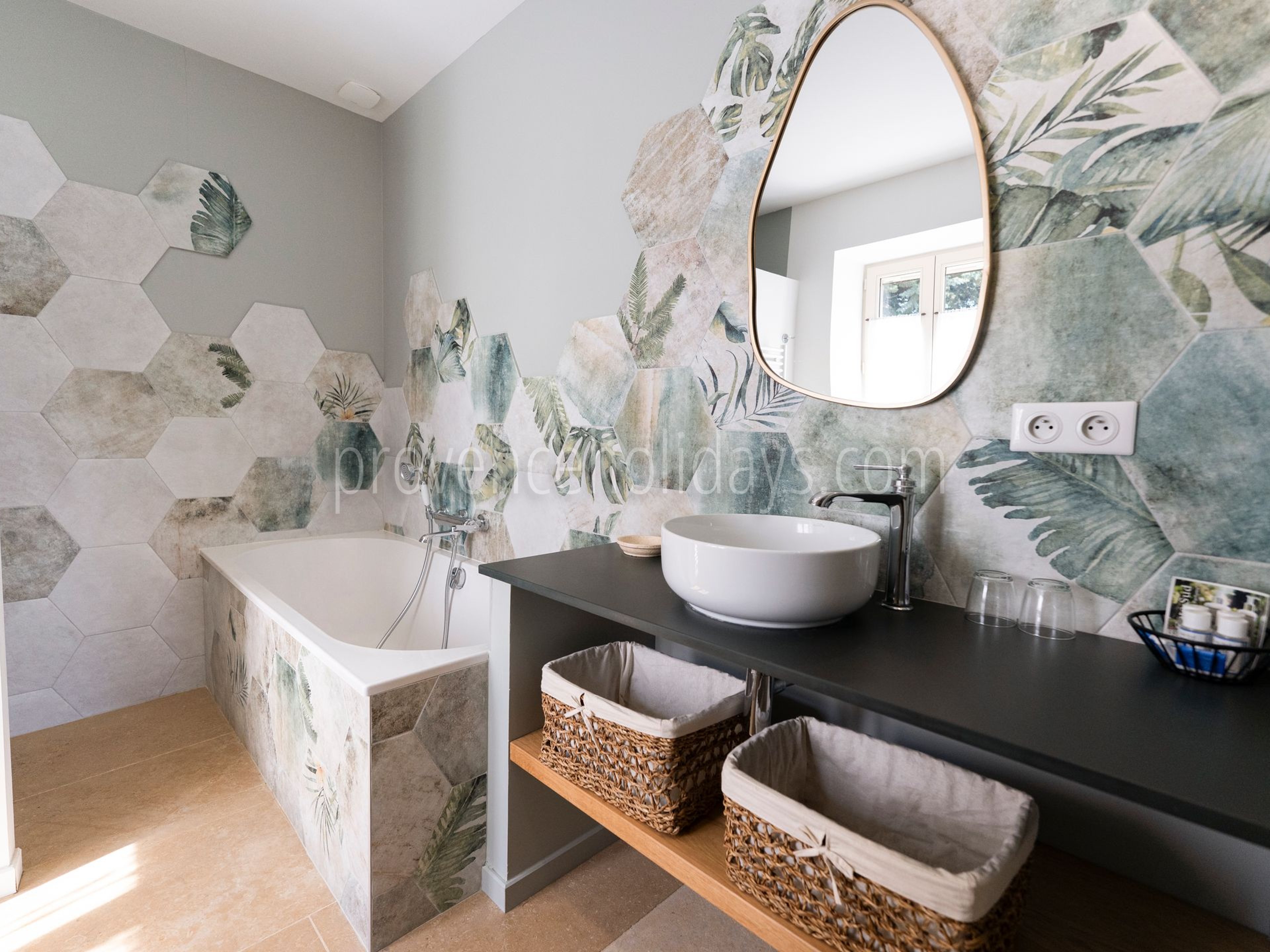 30 - L’Orée des Lavandes: Villa: Bathroom