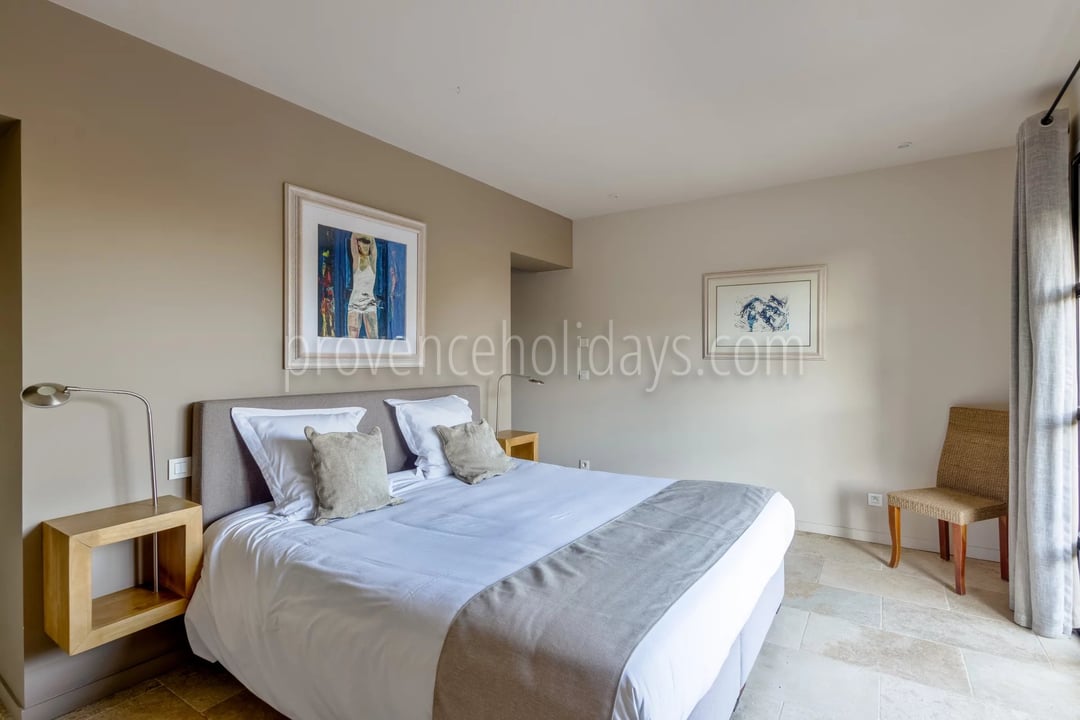 11 - Stone estate in La Garde-Freinet: Villa: Bedroom