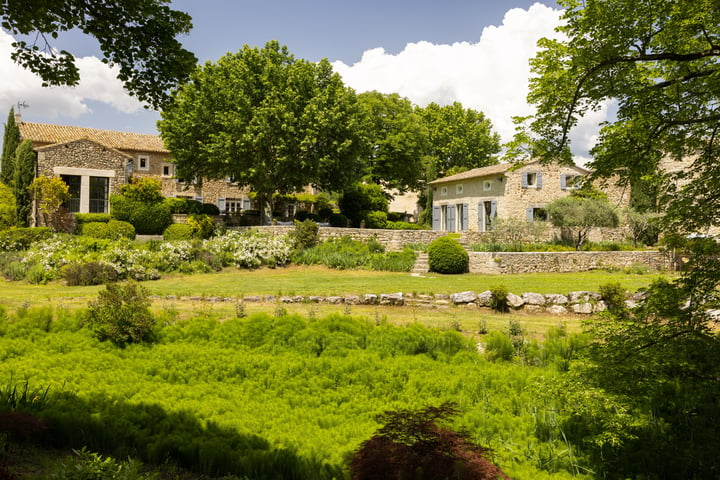 Maison de Campagne Spectaculaire avec Piscine Chauffée dans le Luberon