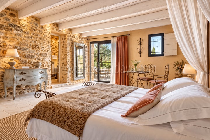 34 - Mas de Beaumes: Villa: Bedroom