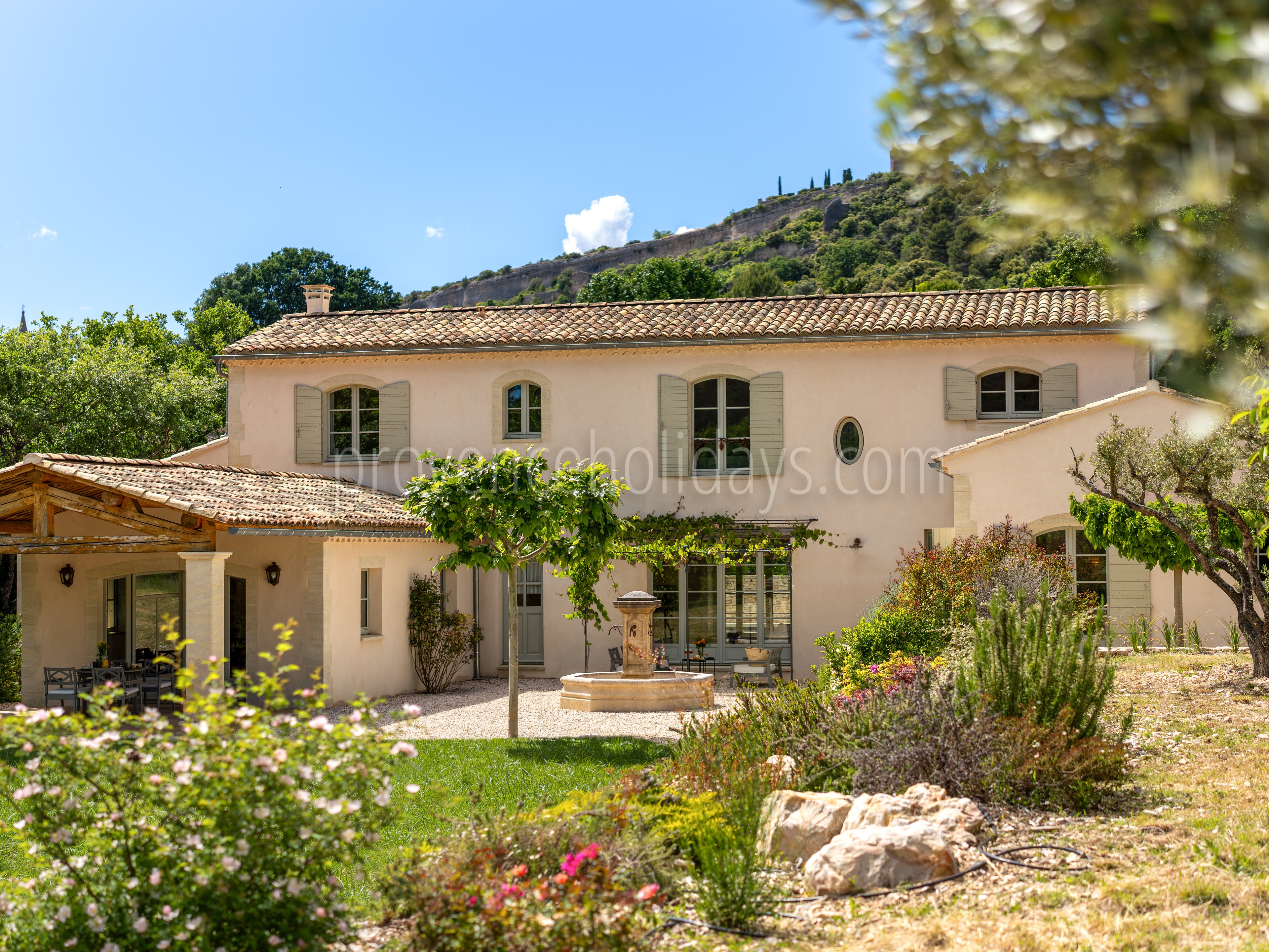 32 - Villa Fontis: Villa: Exterior