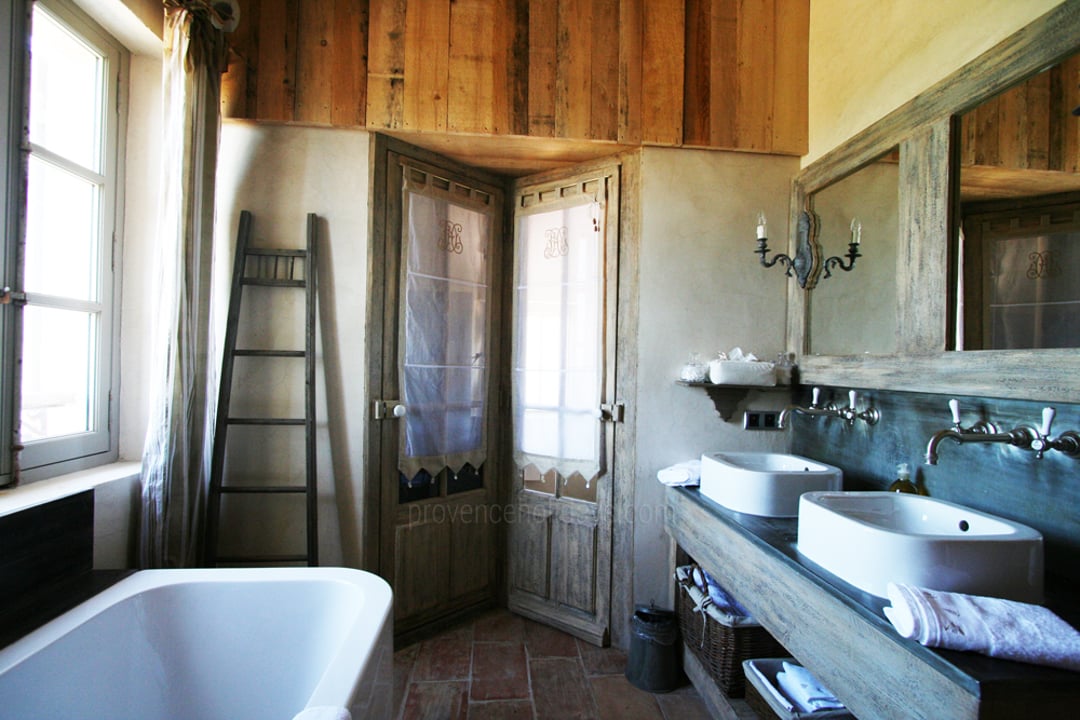 30 - Le Mas des Lavandes: Villa: Bathroom