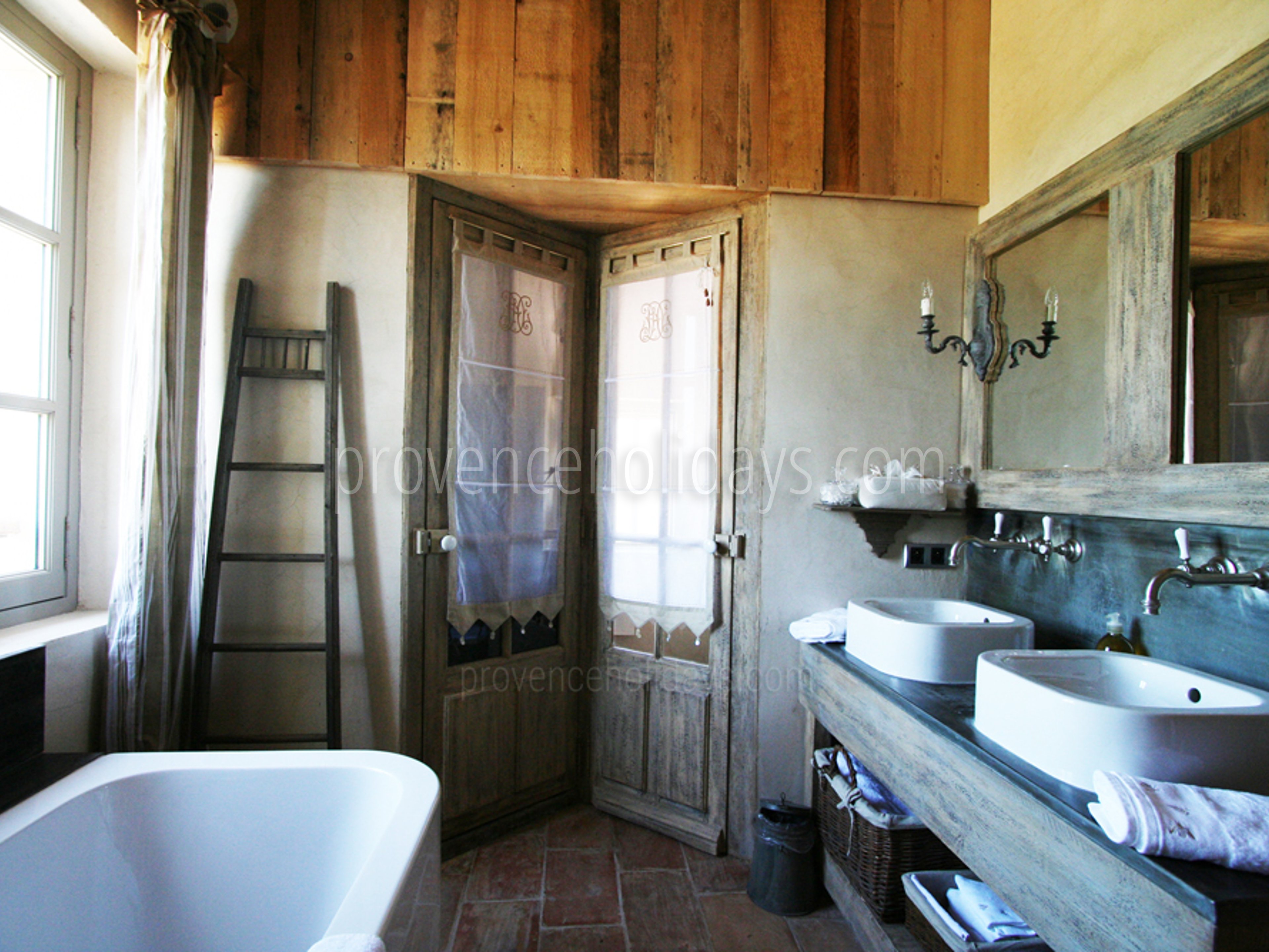 30 - Le Mas des Lavandes: Villa: Bathroom