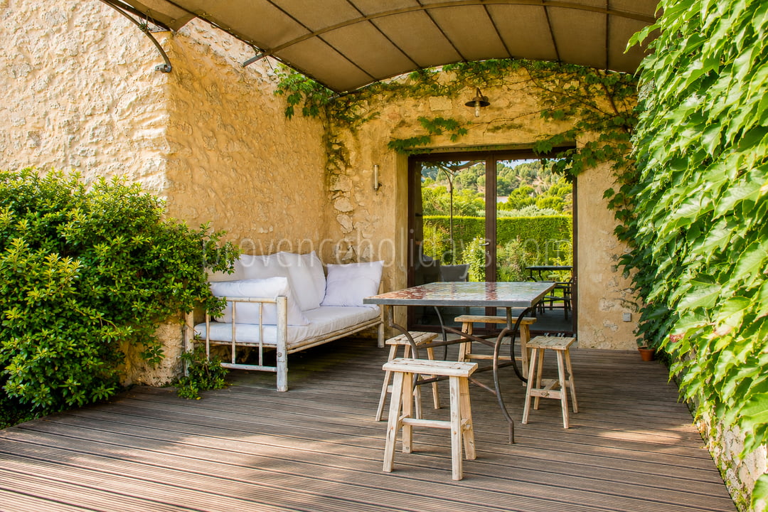 13 - Bauernhaus mit Blick auf den Luberon: Villa: Exterior