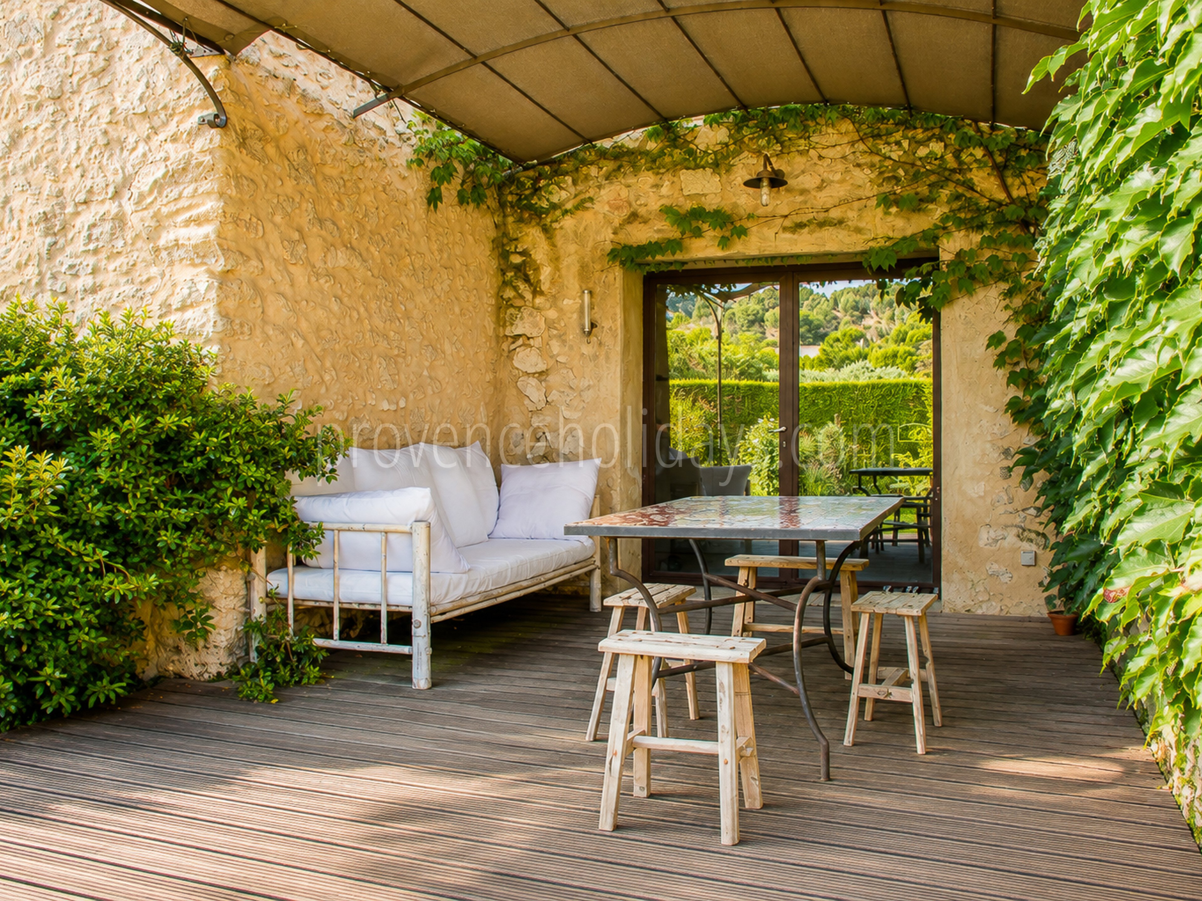 13 - Bauernhaus mit Blick auf den Luberon: Villa: Exterior