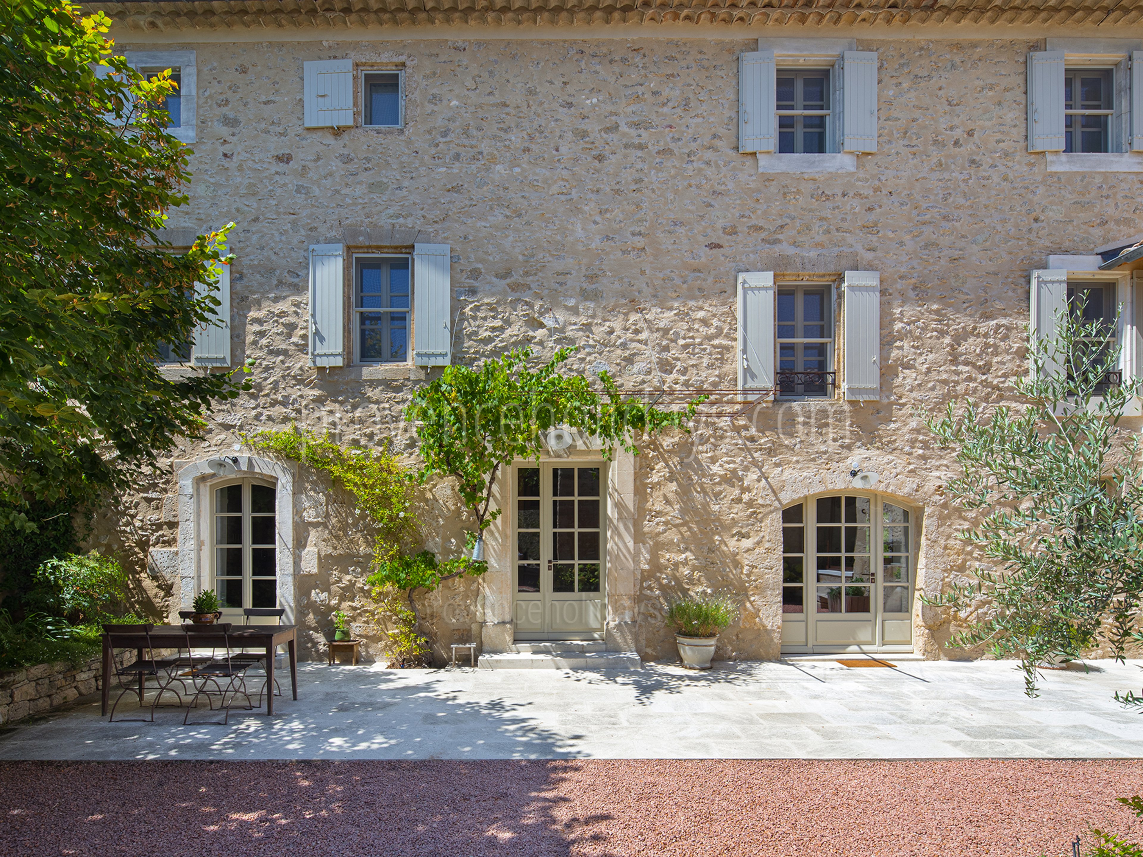 16 - Mas Robion: Villa: Exterior